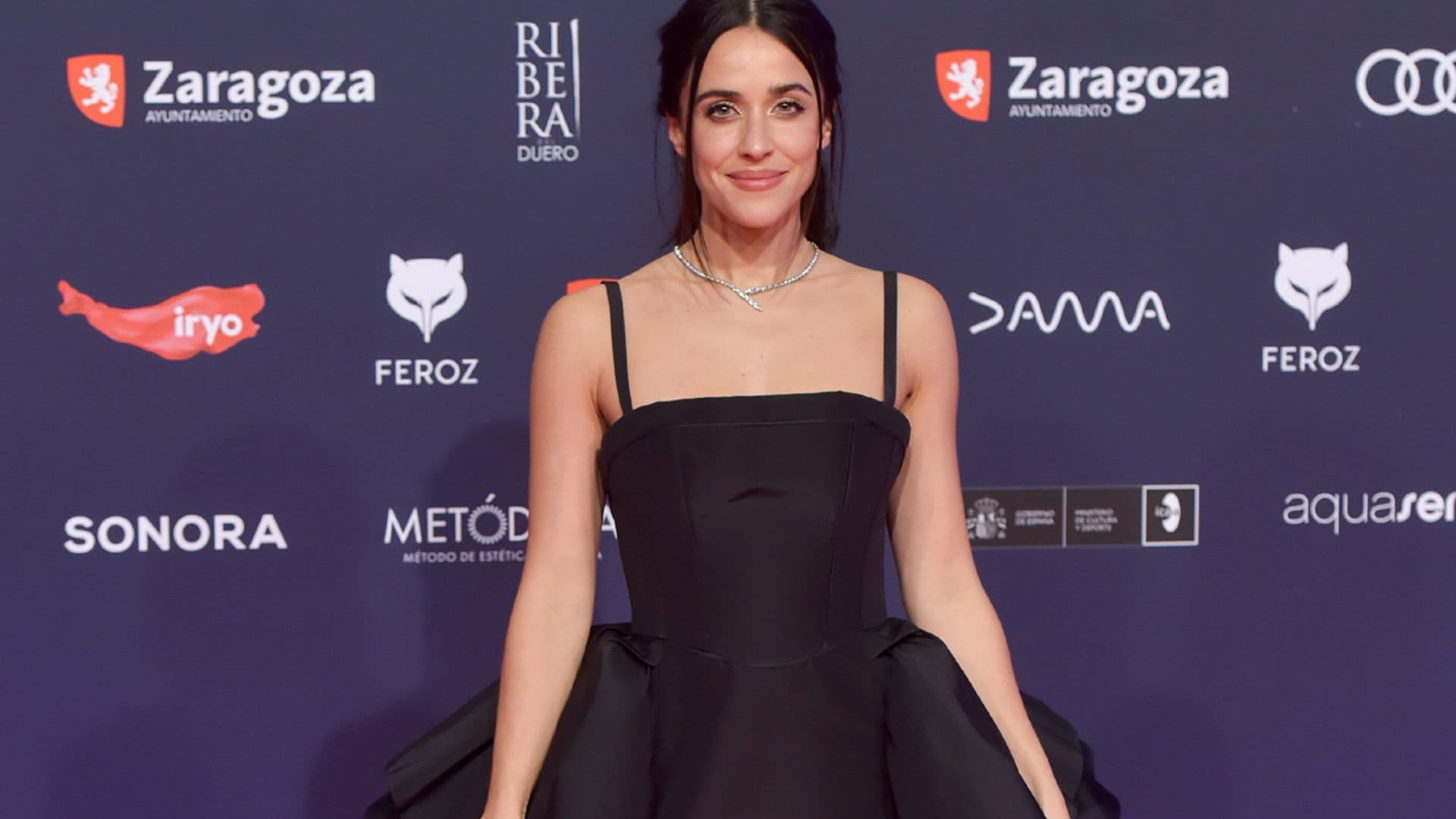 Macarena García, una bailarina roquera con su minivestido de tul en los Premios Feroz