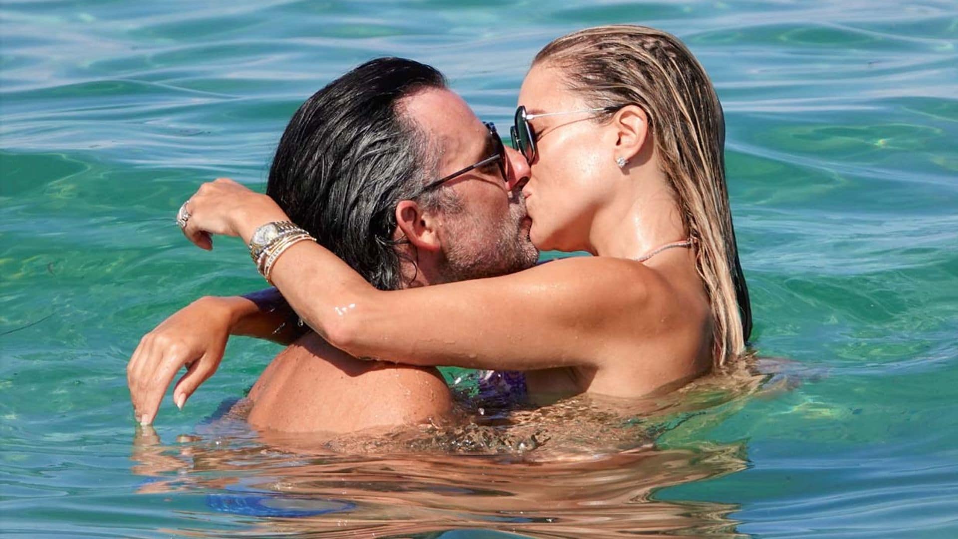 Sylvie Meis y Niclas Castello dan rienda suelta a su pasión en Saint-Tropez