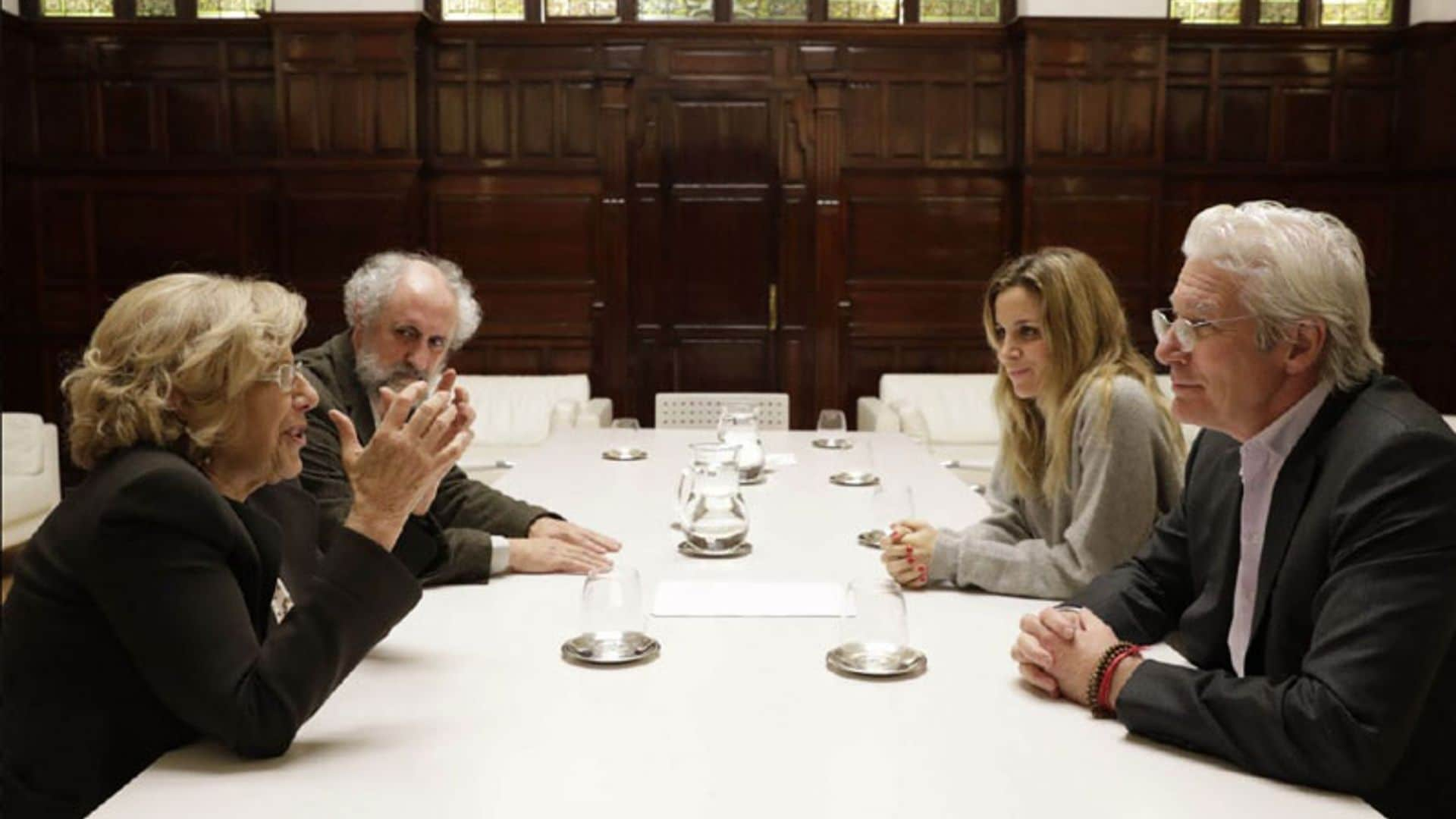 El favor que Manuela Carmena ha pedido a Richard Gere y Alejandra Silva