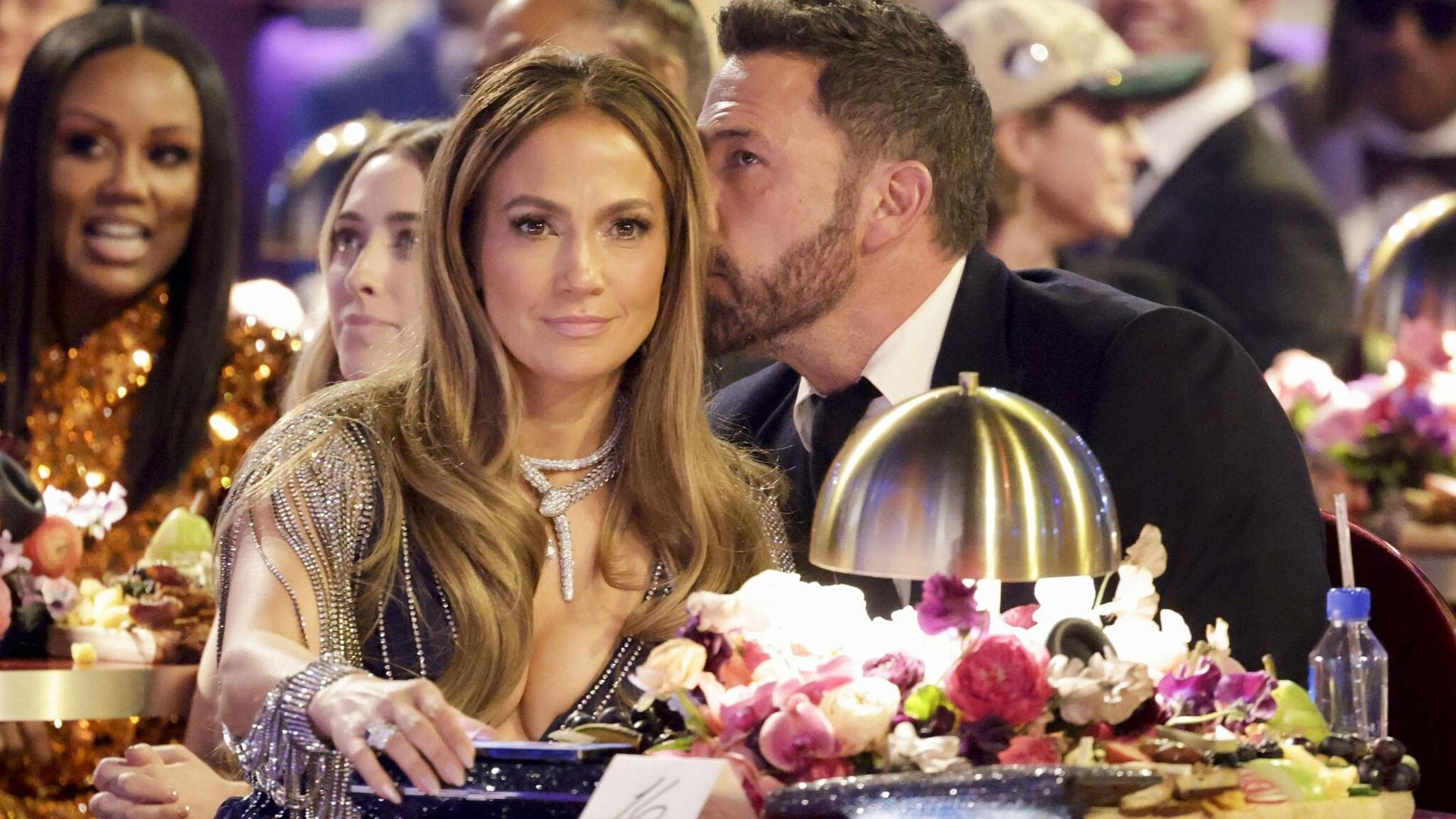 jennifer lopez y ben affleck en los grammy 2023