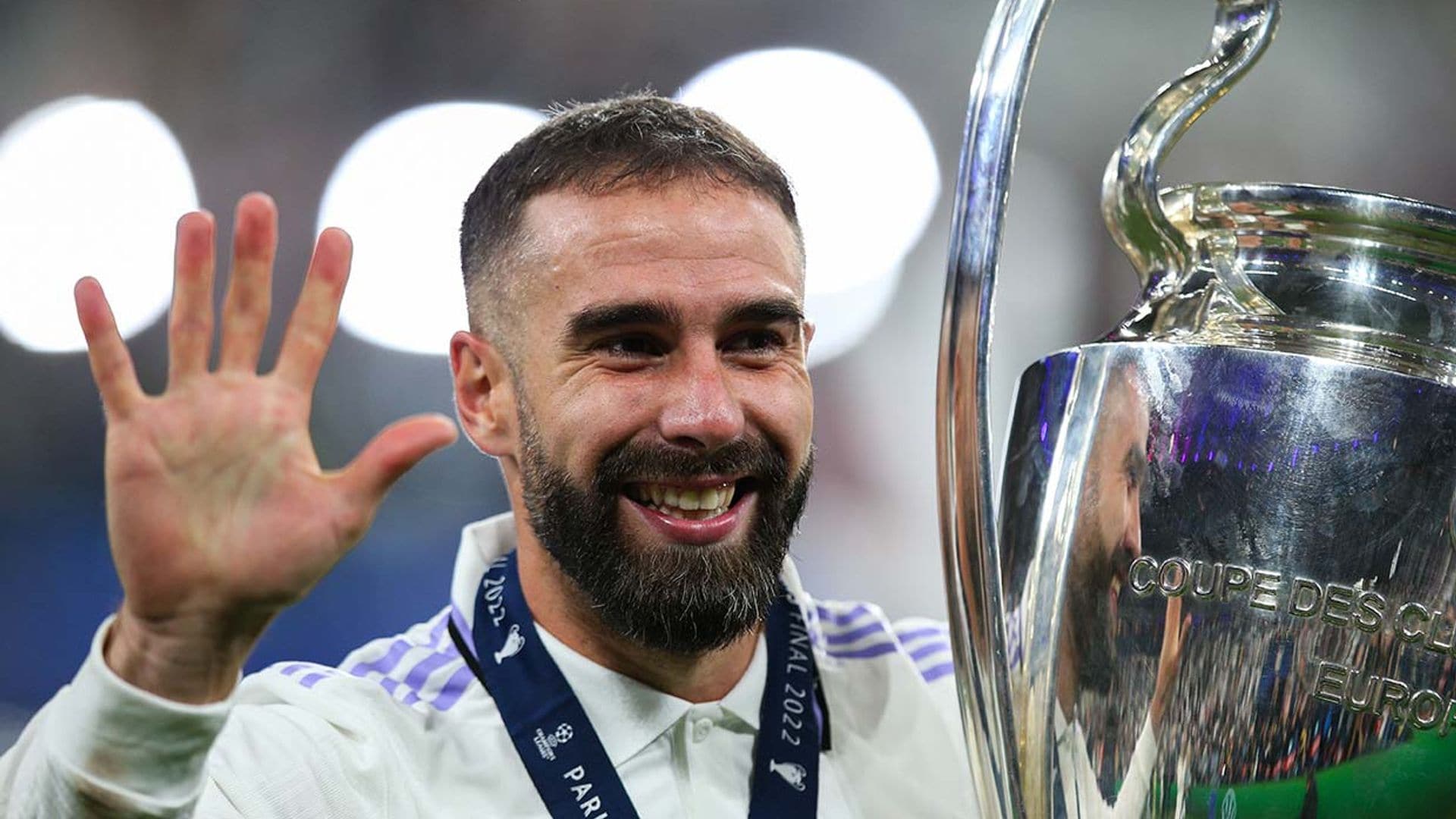 Dani Carvajal regresa de su despedida de soltero en Ibiza cinco días antes de su boda