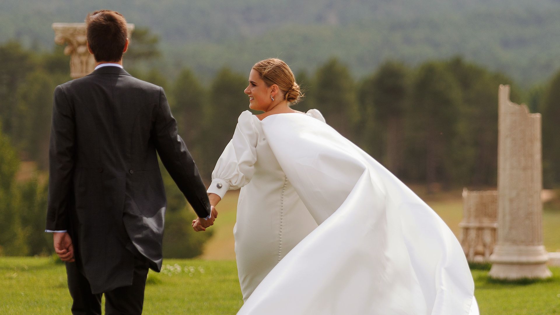 La historia de Lucía, la novia que se casó en Cuenca con un vestido desmontable de 'medio lazo'