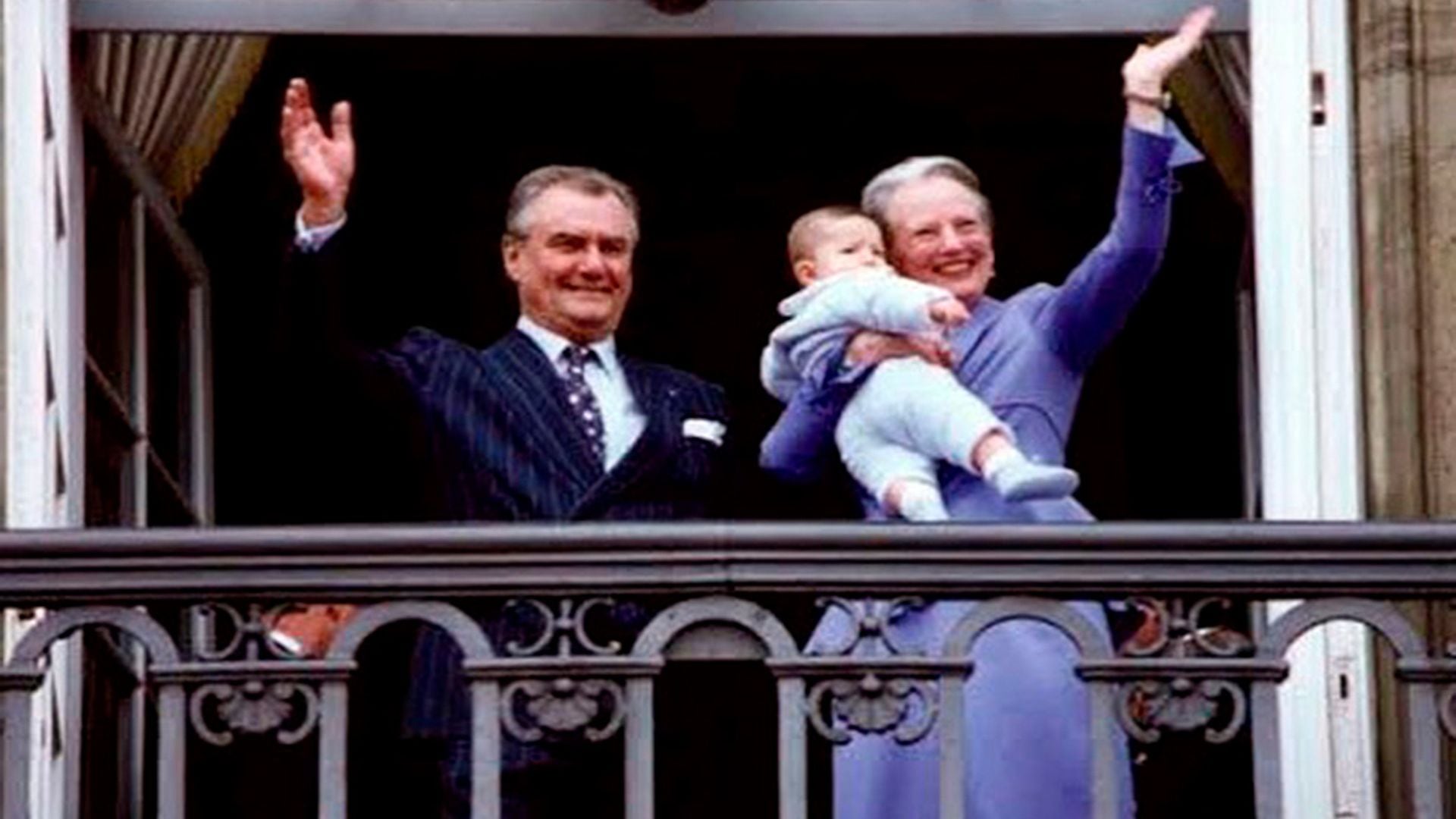 Nicolás de Dinamarca homenajea a su abuela, la reina Margarita, dos días antes de su abdicación