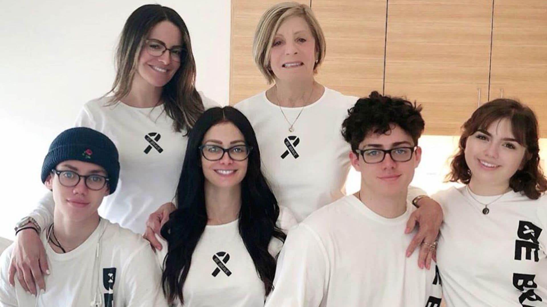 Dayanara Torres recibe el apoyo de la novia de su hijo en su lucha contra el cáncer