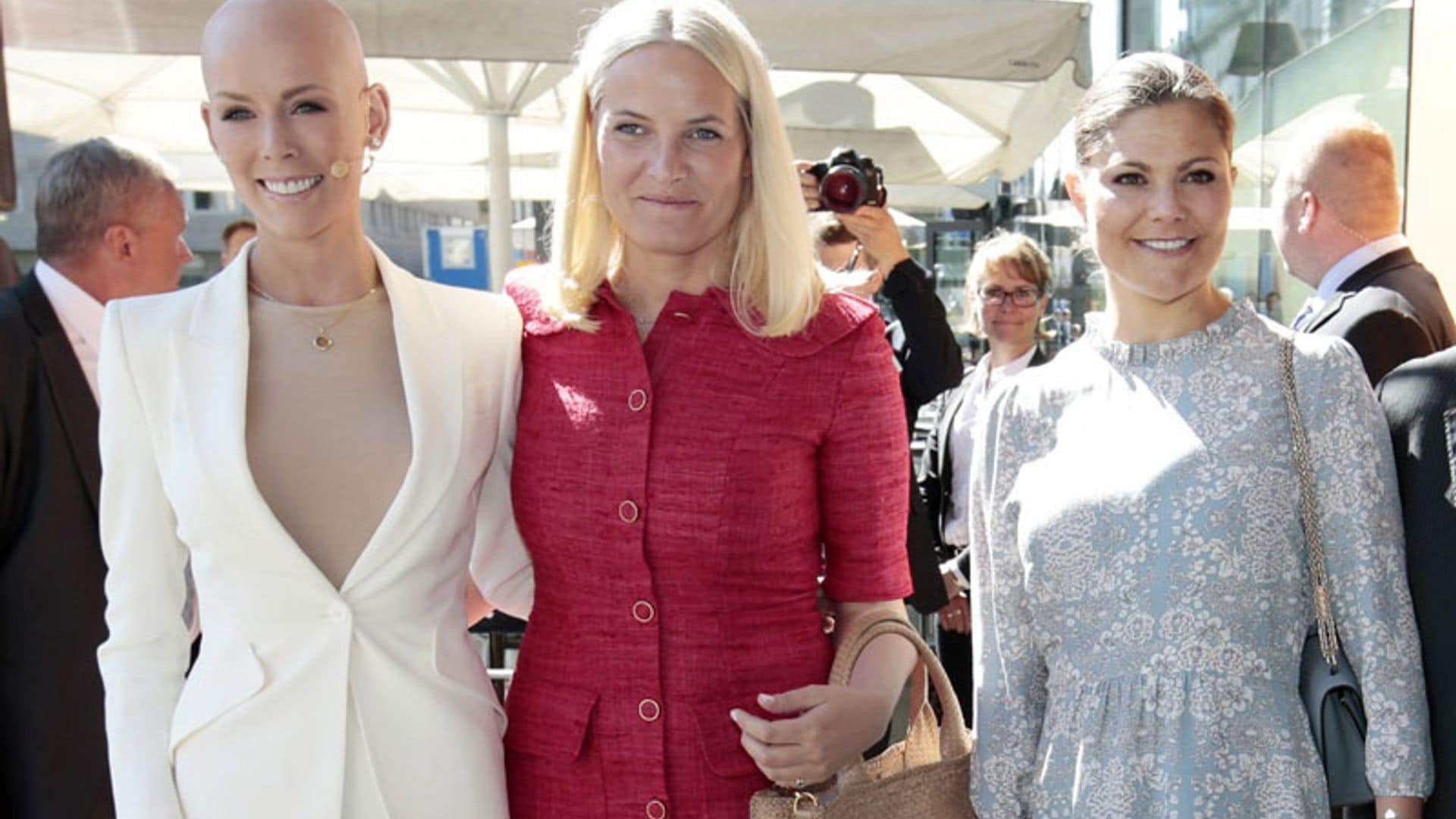 Mette-Marit de Noruega y Victoria de Suecia, 'real' apoyo a Gunhild Stordalen, la médico que quiere cambiar el mundo