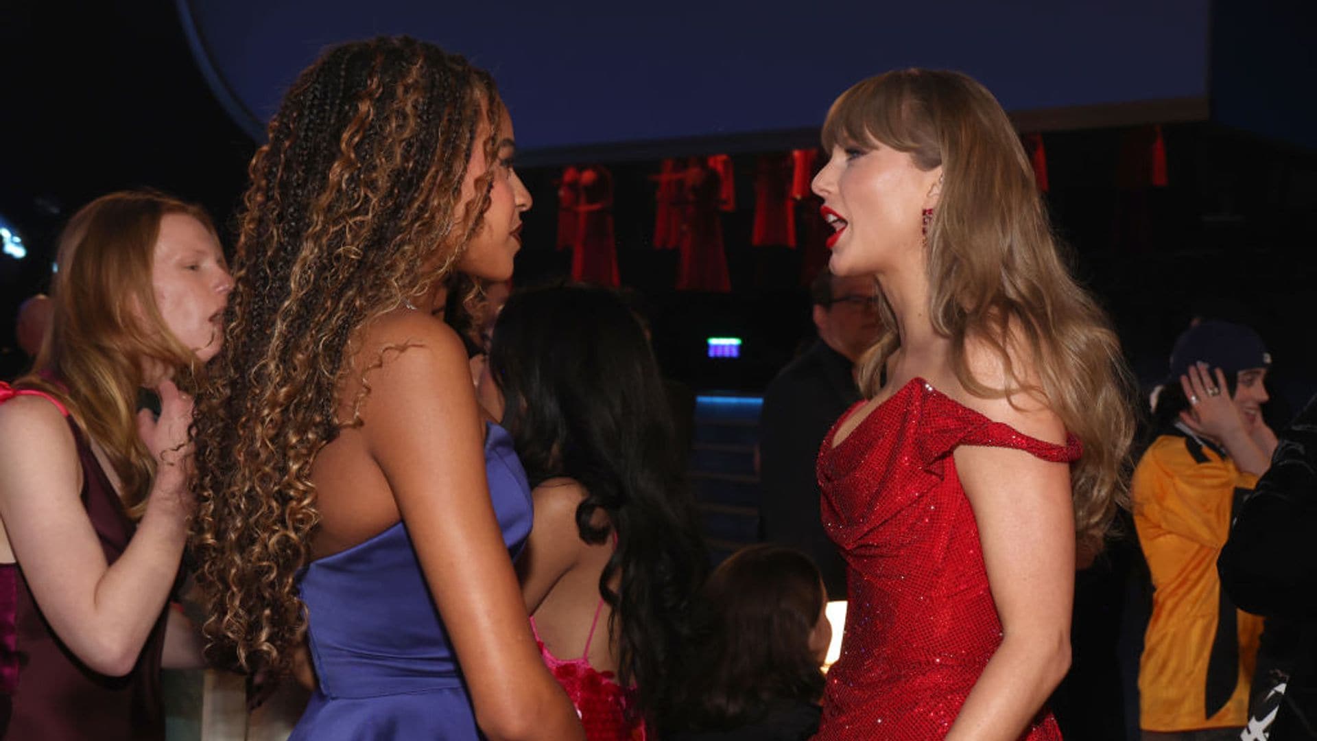 Taylor Swift y Blue Ivy Carter protagonizan un emotivo momento en los Grammy 2025