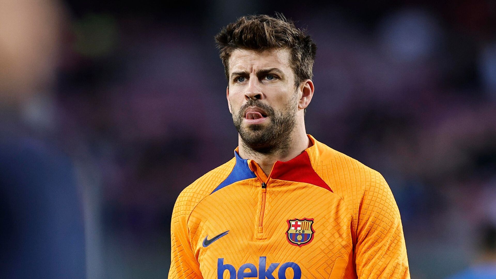 La afición del Barcelona y el Real Madrid se une para abuchear a Gerard Piqué por su ruptura con Shakira