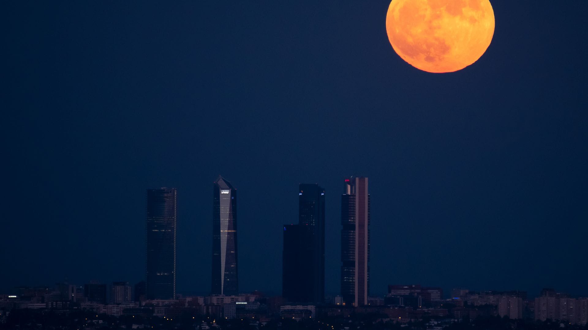 La deslumbrante Luna del Cazador ya está aquí: todo lo que necesitas saber para disfrutar de este fenómeno astronómico