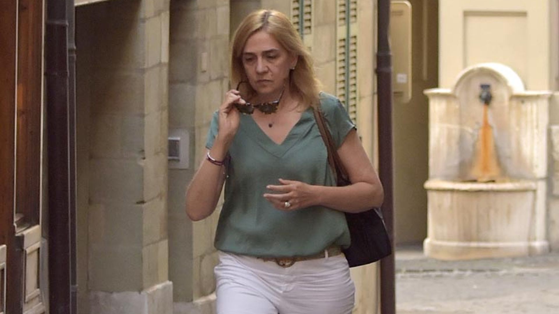 Primeras imágenes de la infanta Cristina tras el ingreso en prisión de Iñaki Urdangarin