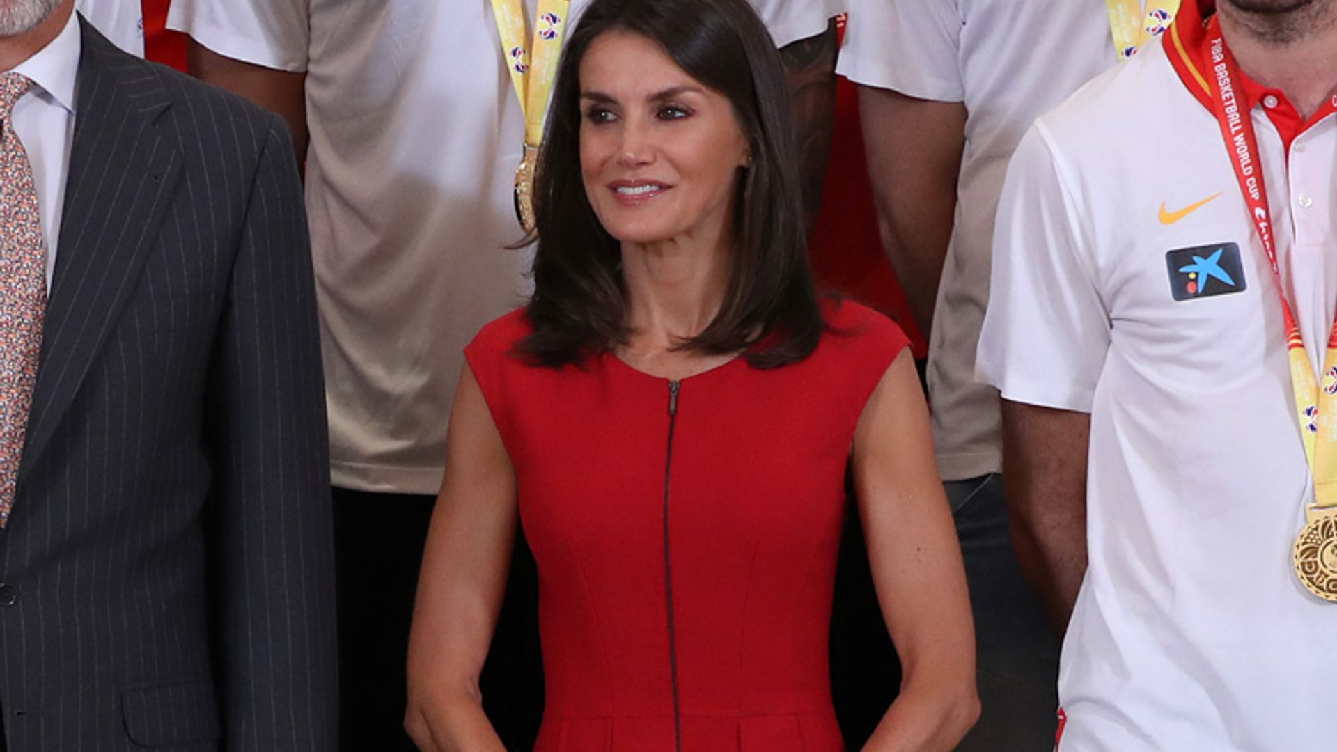 Doña Letizia no arriesga: todo al rojo para celebrar el triunfo de la selección de baloncesto