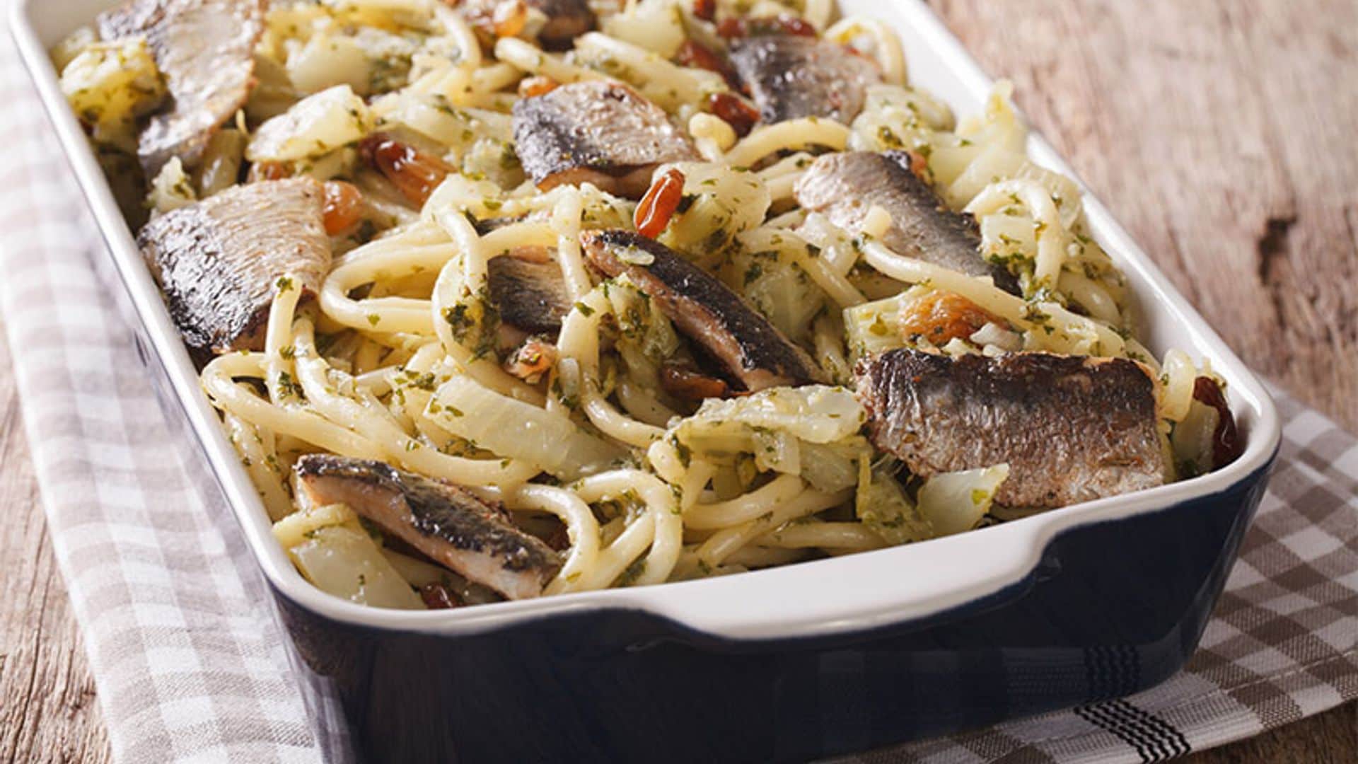 Espaguetis con sardinas, hinojo, pasas y nueces