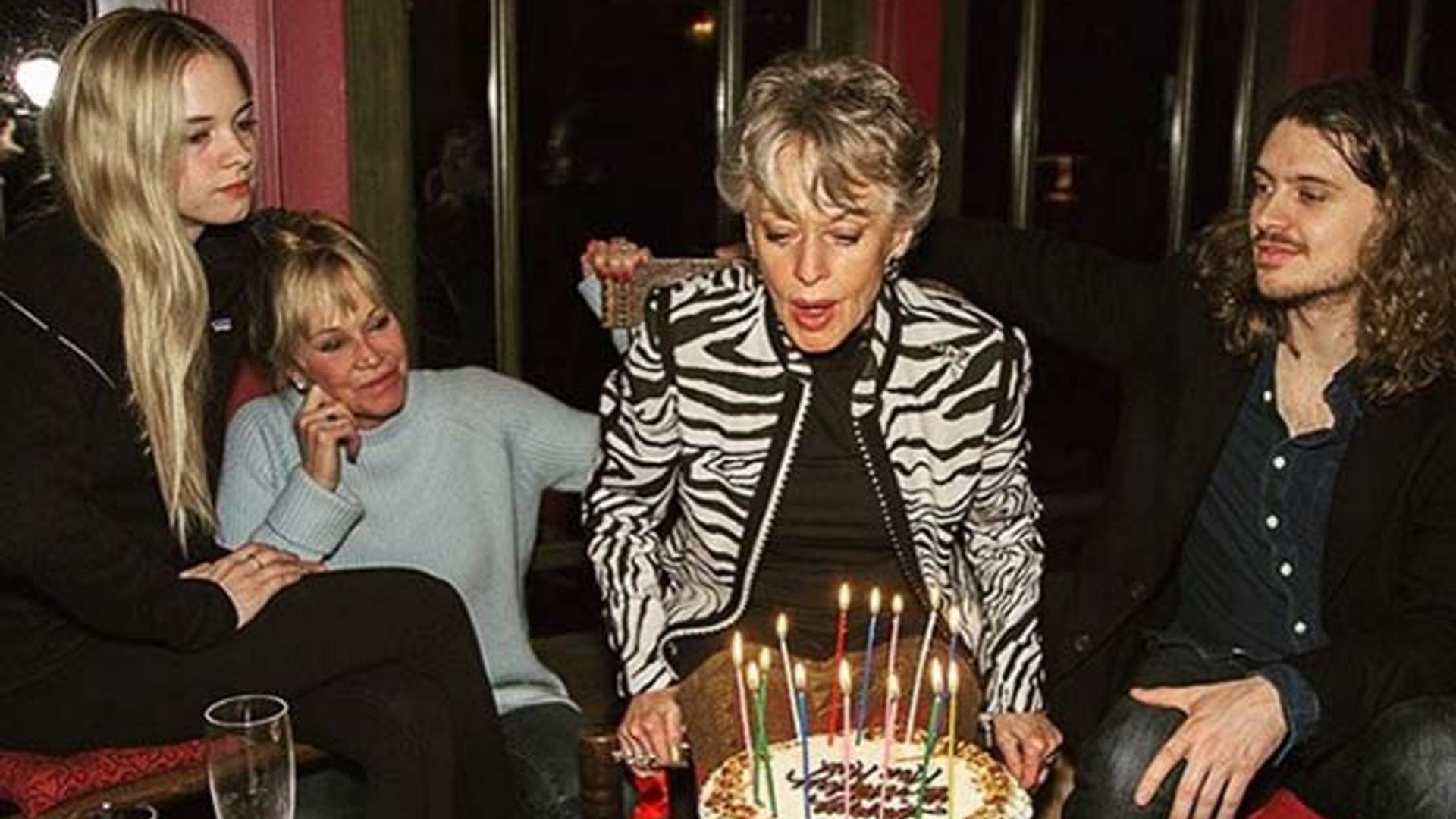 Melanie Griffith orgullosa de su madre en su 86 cumpleaños: '¡Ella es la bomba!'