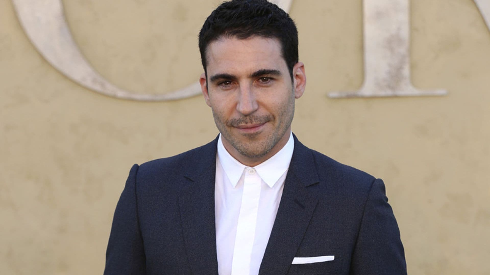 Miguel Ángel Silvestre vuelve a estar soltero y su exnovia lo cuenta en YouTube