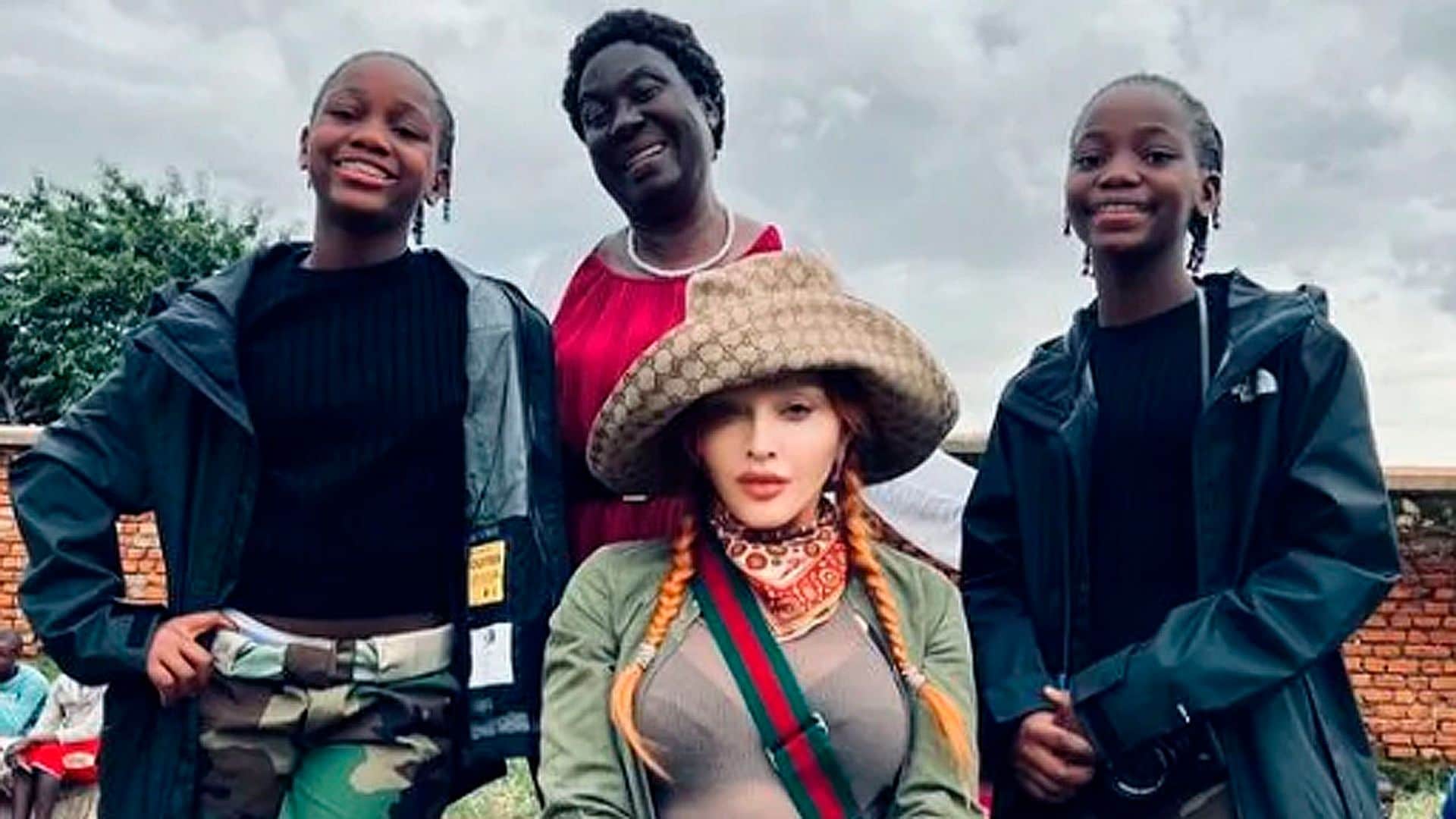 Madonna regresa con sus gemelas de 11 años a Malawi, el país donde nacieron