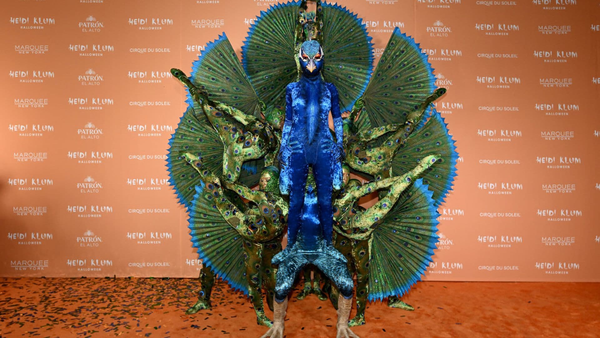 La impactante transformación de Heidi Klum en pavo real para su fiesta de Halloween