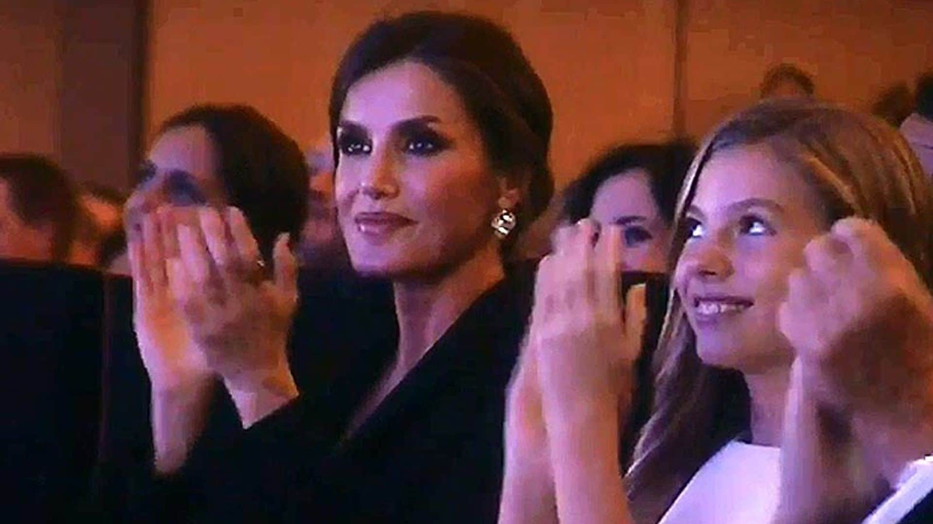 Los gestos de orgullo de la reina Letizia al escuchar a Leonor en los Premios Princesa de Girona