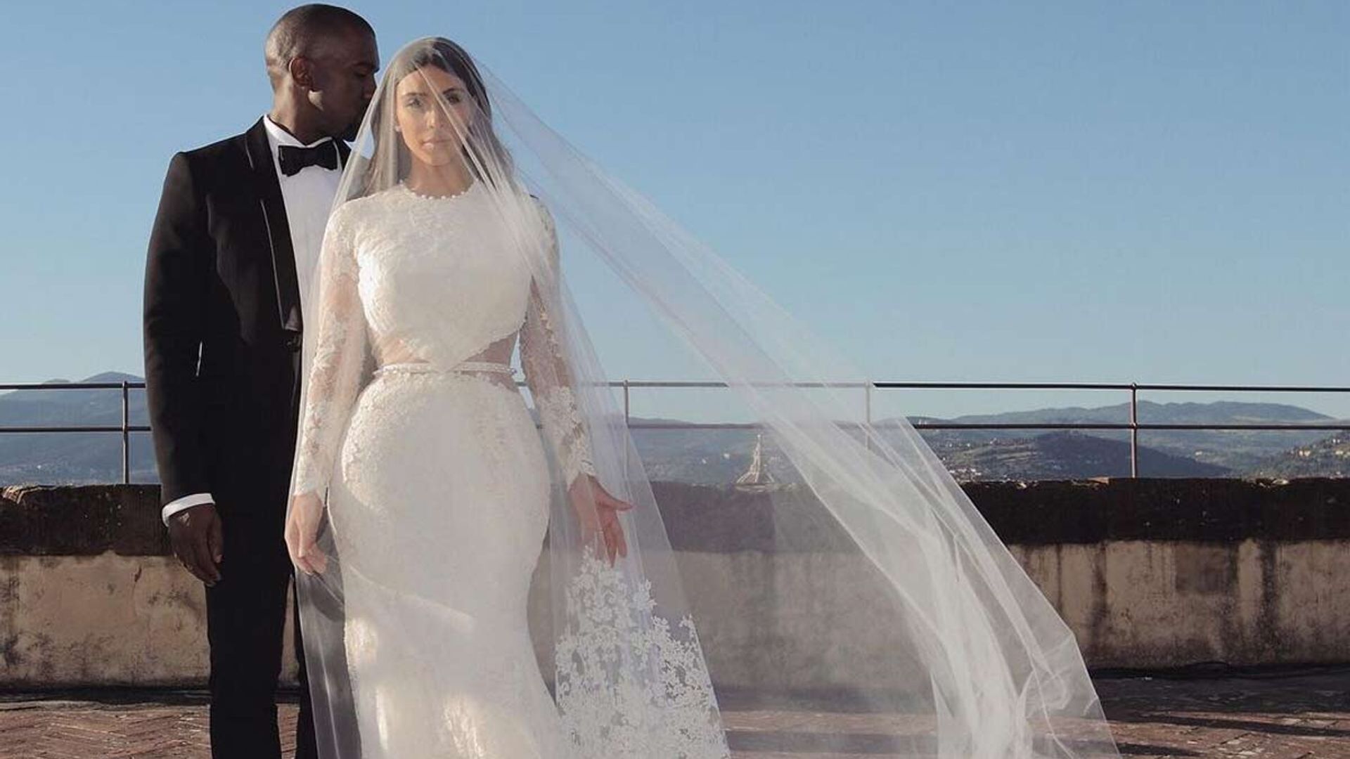 Kim Kardashian vuelve a vestirse de novia y su boda en 2014 se hace viral