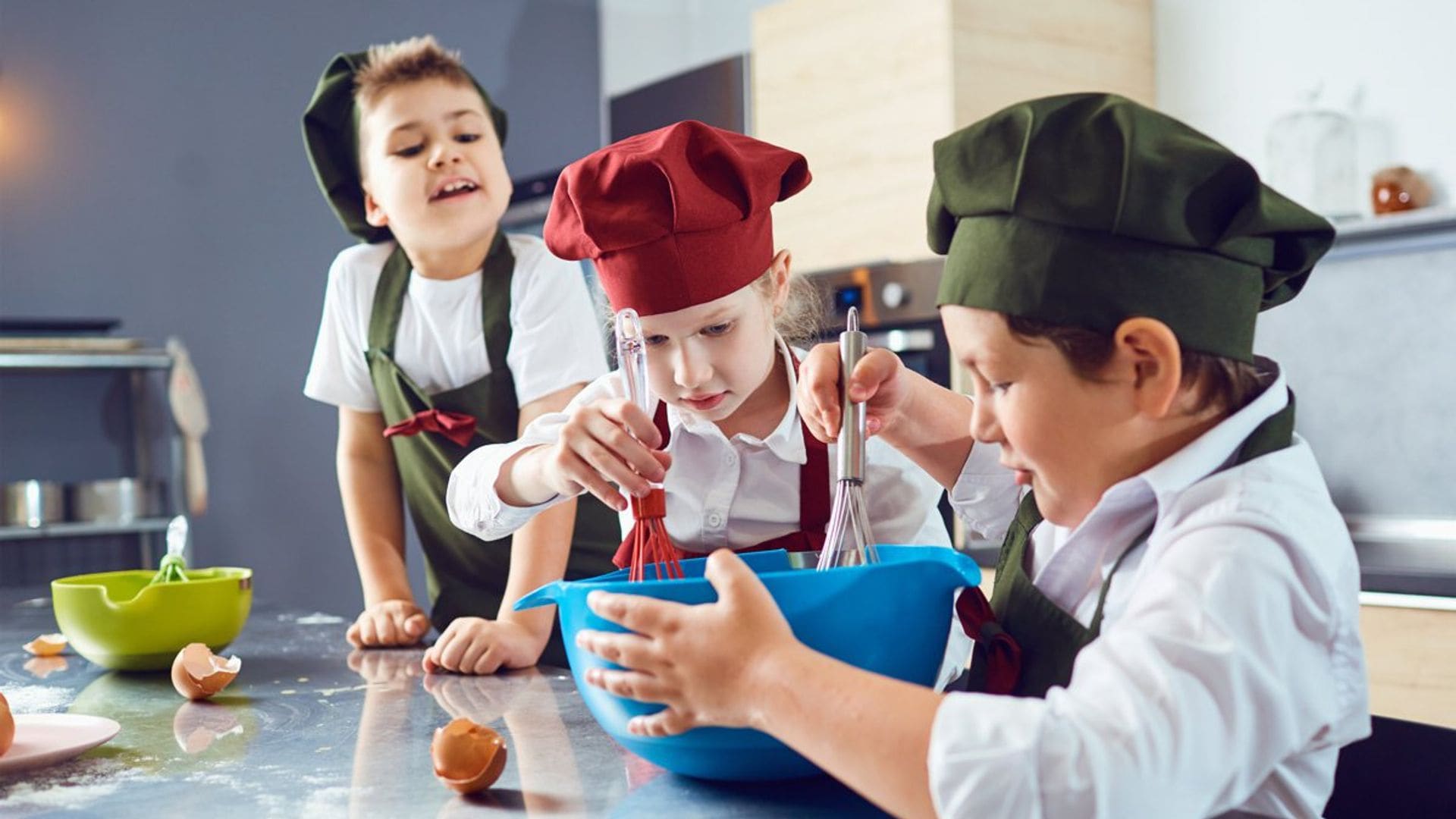 Organiza un taller de cocina en casa con tus hijos este verano