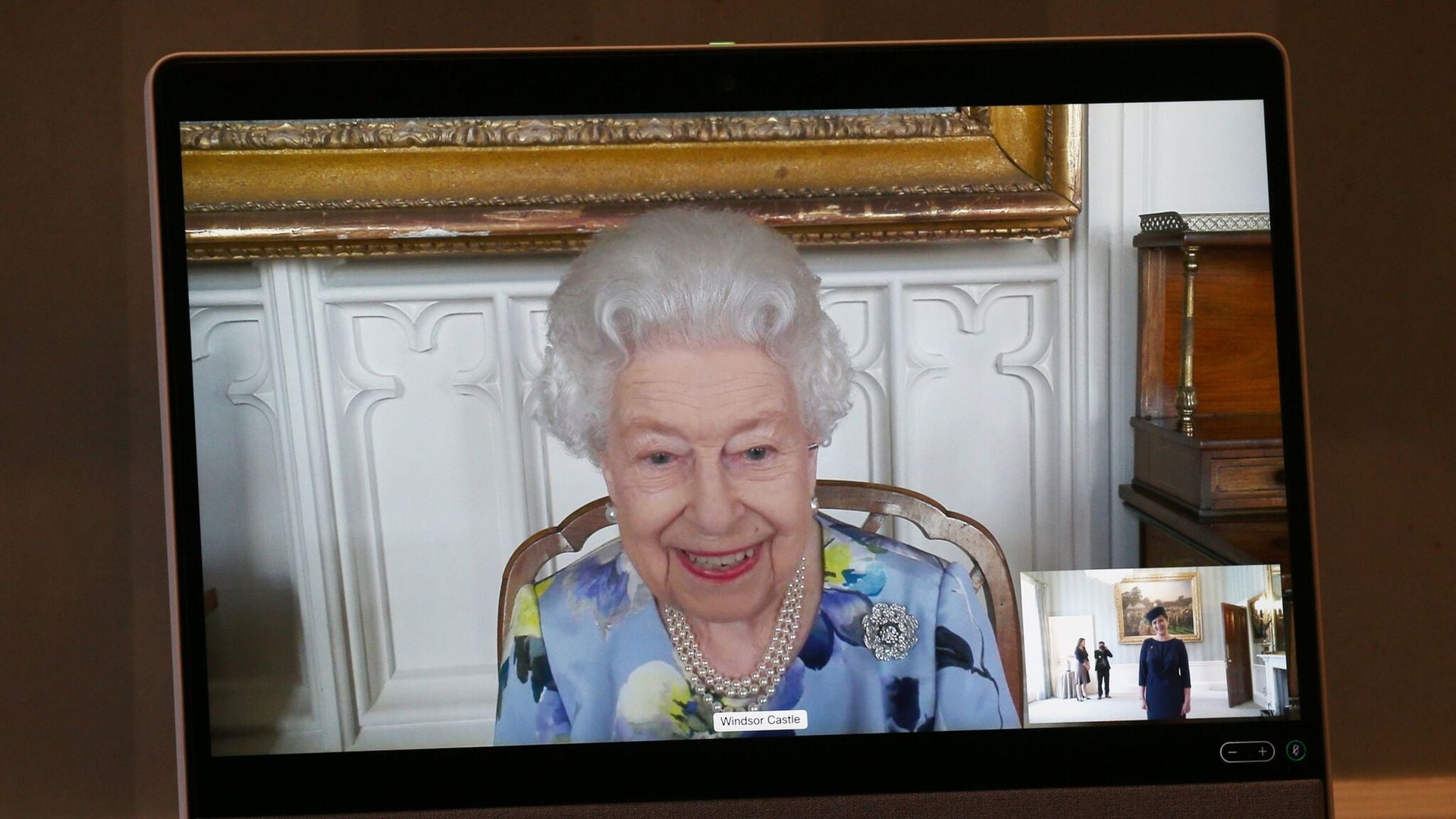 La reina Isabel hace su primera aparición oficial desde el funeral del príncipe Felipe