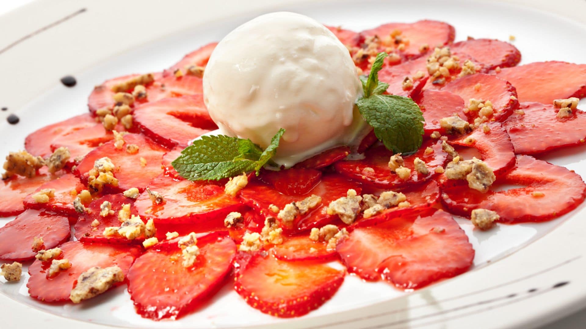 'Carpaccio' de fresas con helado de vainilla