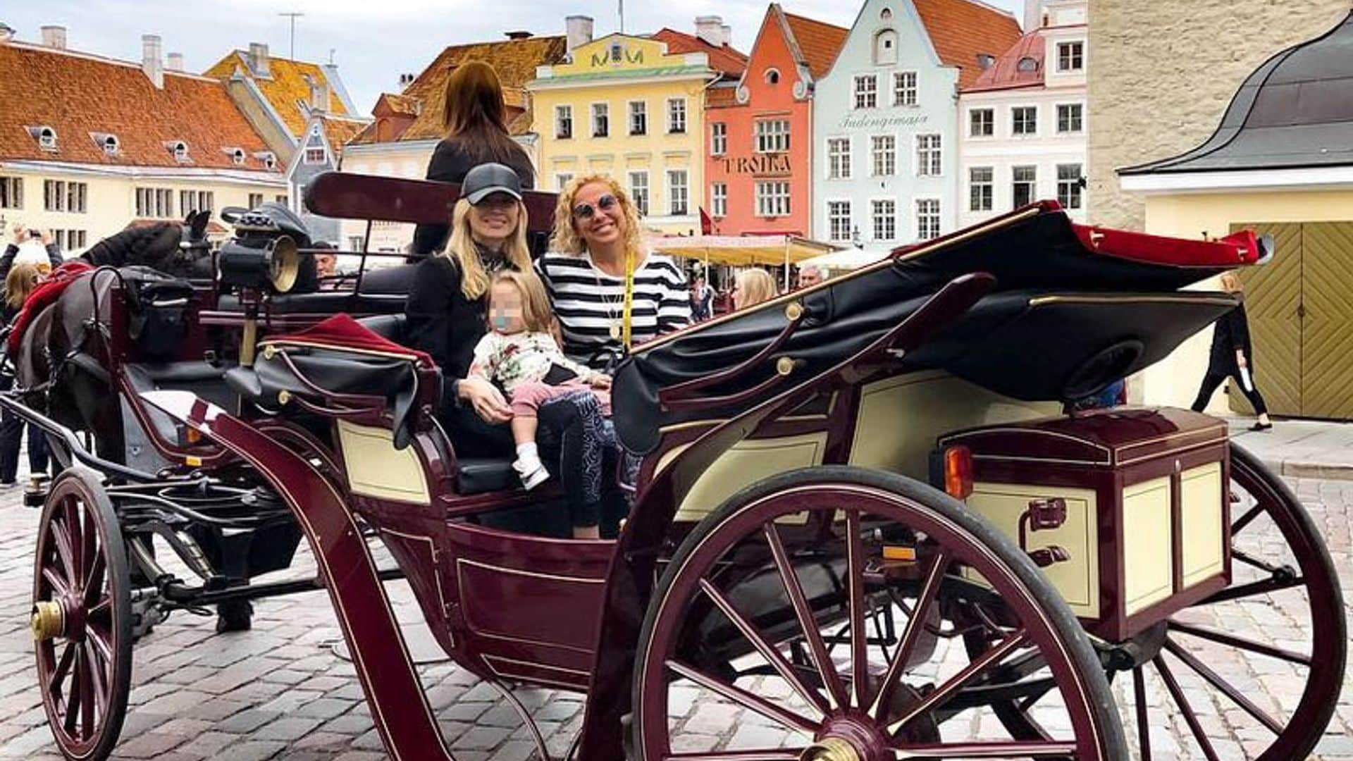 ¡De turismo por Tallín! Carla Pereyra y su hija, el mejor apoyo de Simeone en  Estonia