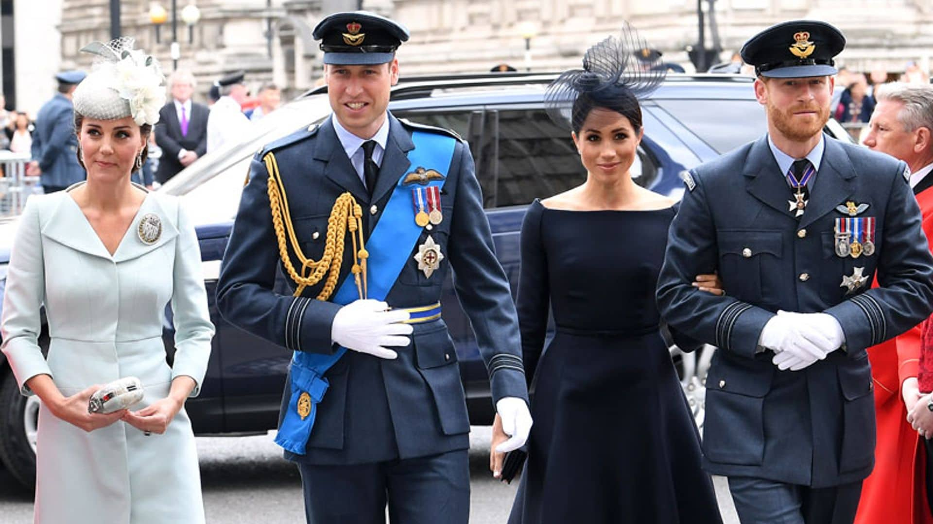 La joya que la Duquesa de Cambridge y la de Sussex no pueden usar para sus 'looks' de día