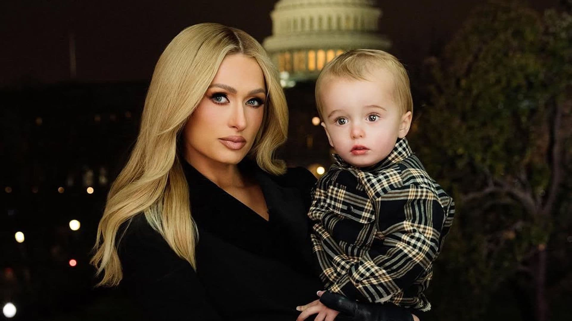 El hijo de Paris Hilton, de 2 años, quiere ser bombero tras los trágicos incendios de Los Ángeles