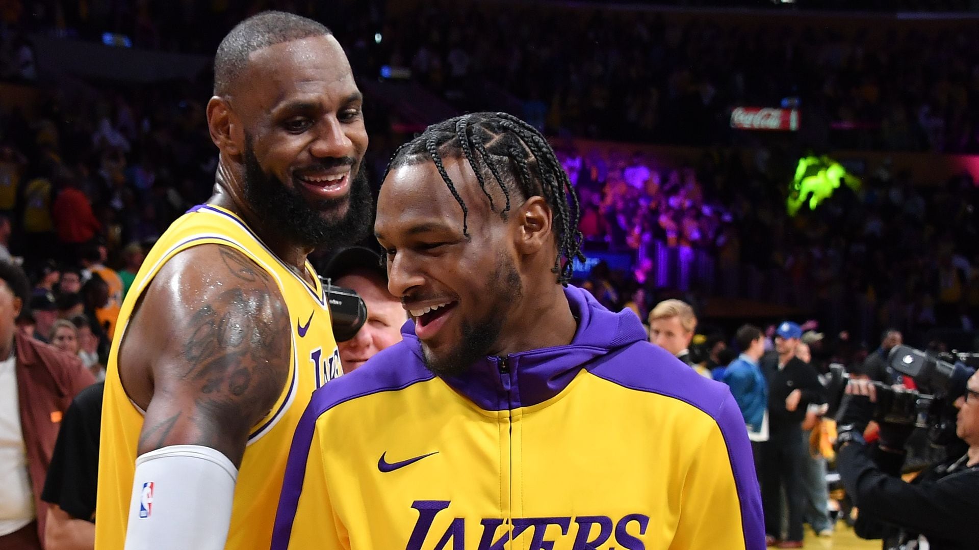 LeBron James y su primogénito Bronny hacen historia al ser el primer dúo padre-hijo en jugar juntos en la NBA