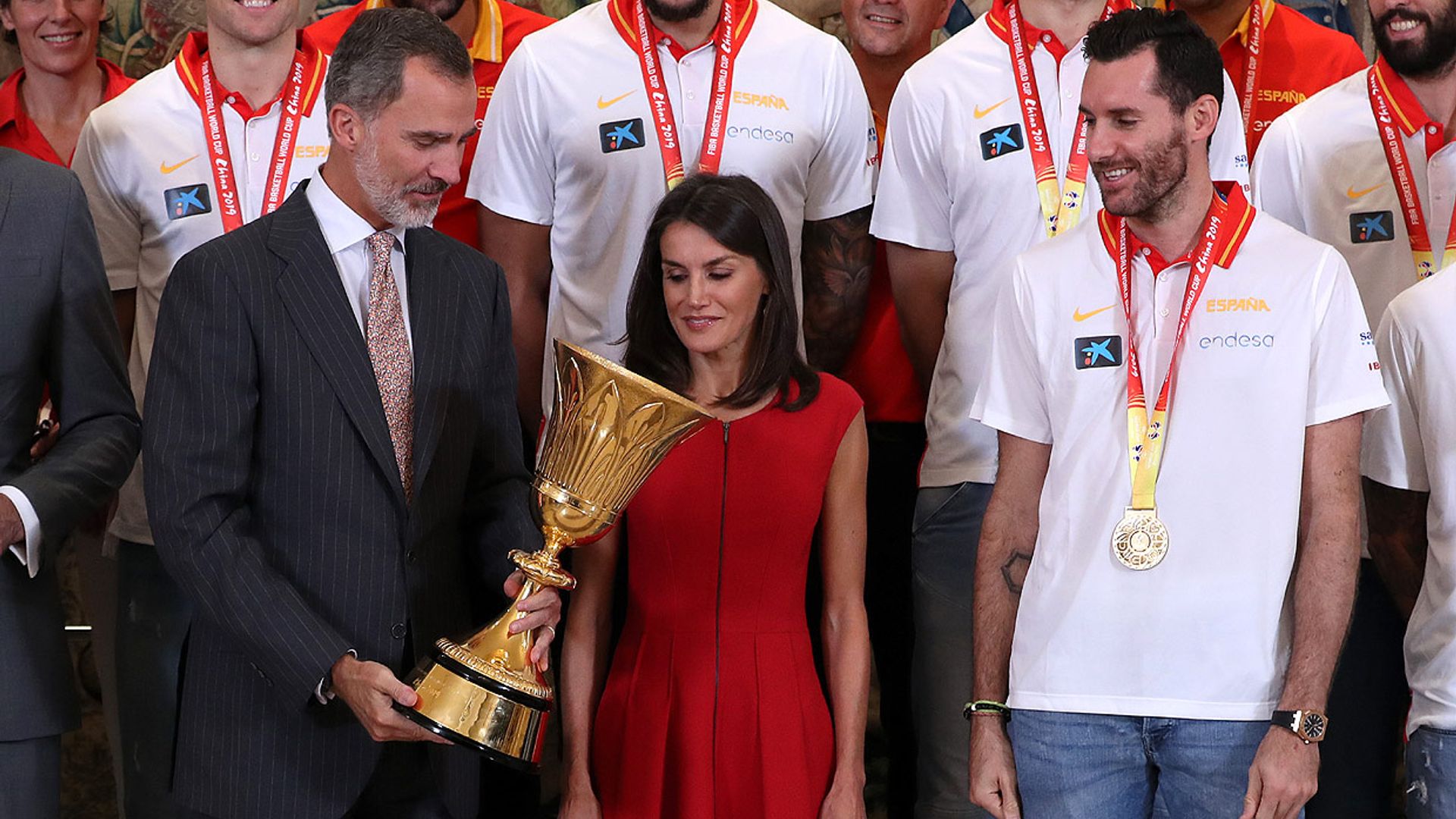 Los Reyes reciben a la triunfadora Selección Española de baloncesto