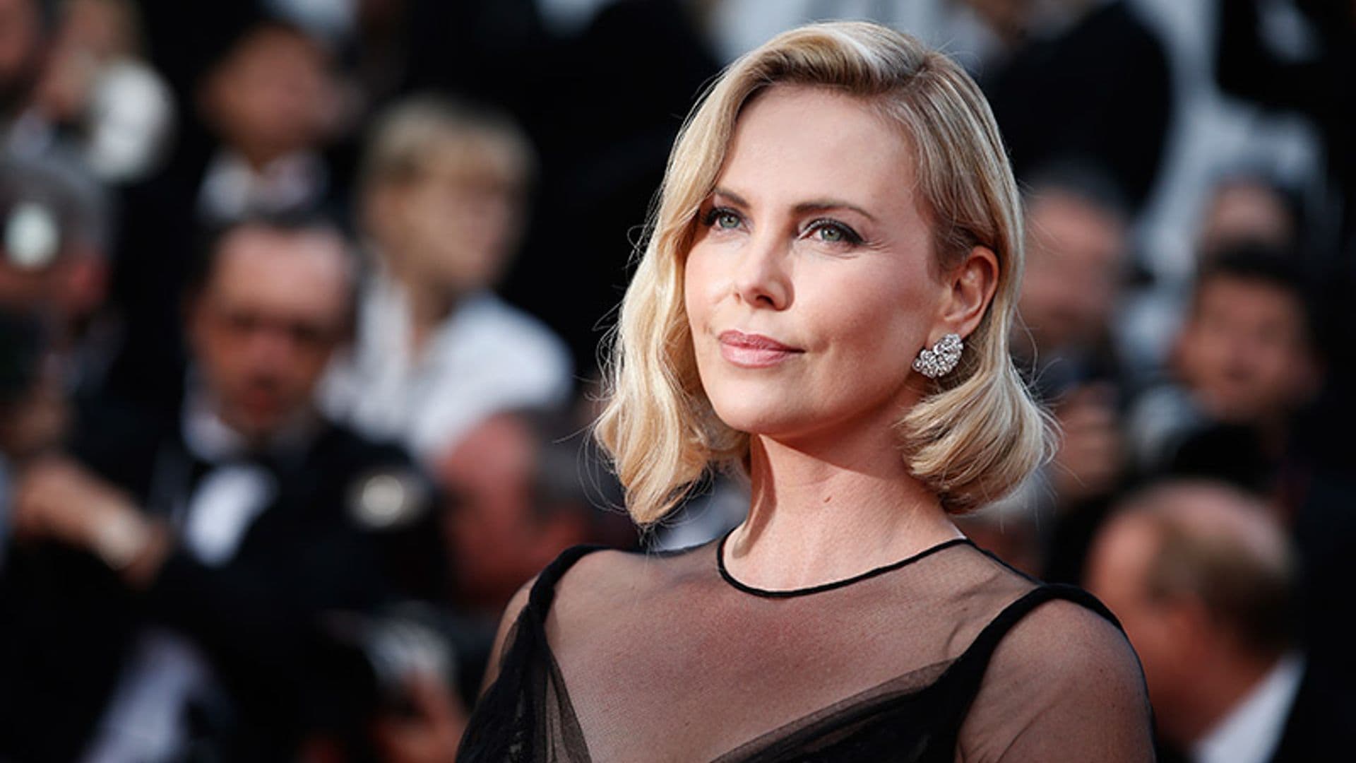 Charlize Theron, del 'rubio atómico' al 'total black'