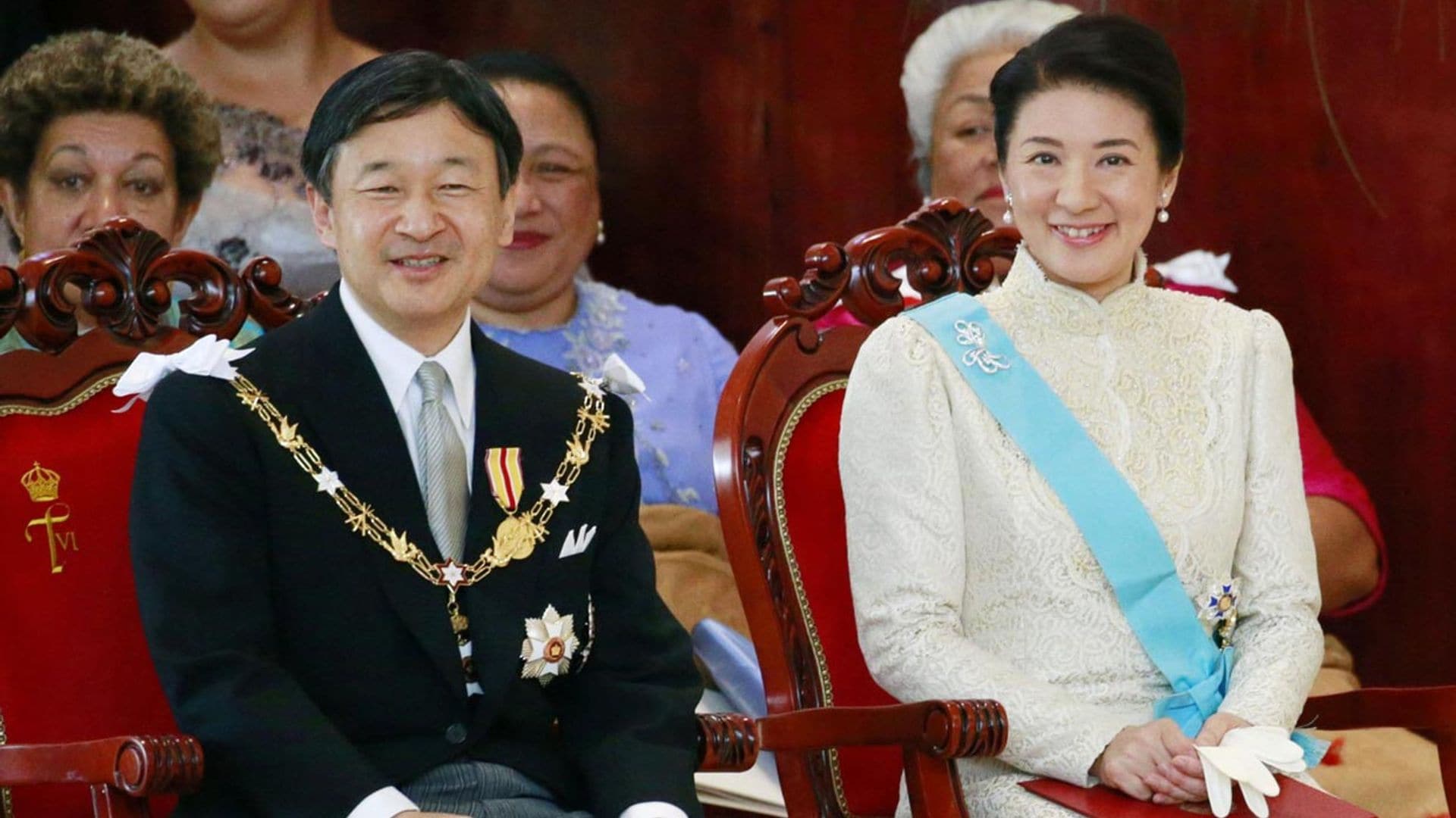 Del trono de ocho toneladas a los tres tesoros imperiales: los elementos clave de la entronización de Naruhito