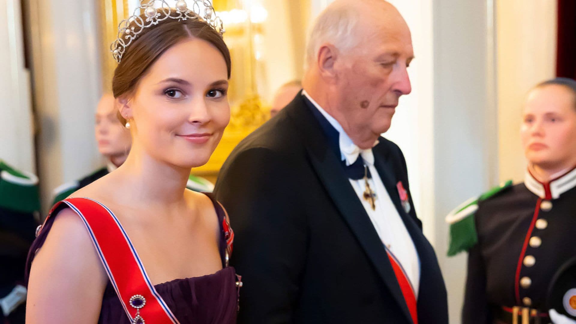 Una distinción y dos joyas familiares, algunos de los regalos que Ingrid de Noruega ha recibido en su cumpleaños