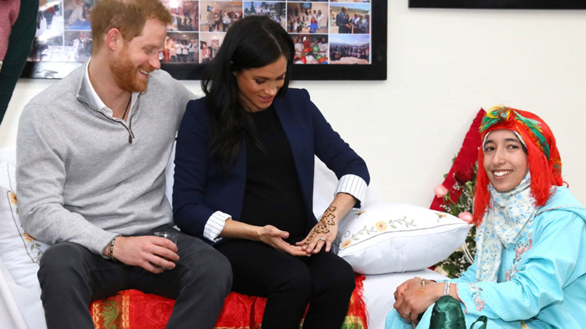 Meghan Markle se atreve ¡con un tatuaje de henna!... y otras anécdotas de su primer día en Marruecos