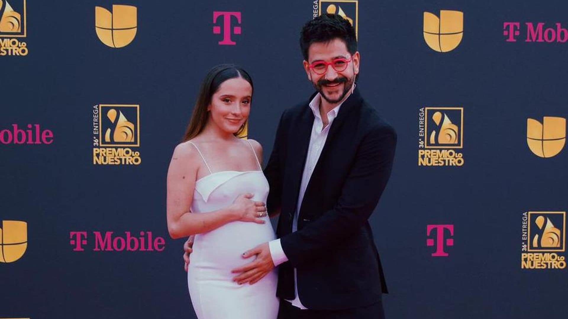 Cómo lucir una ‘baby bump’ con estilo como Evaluna Montaner en Premios Lo Nuestro