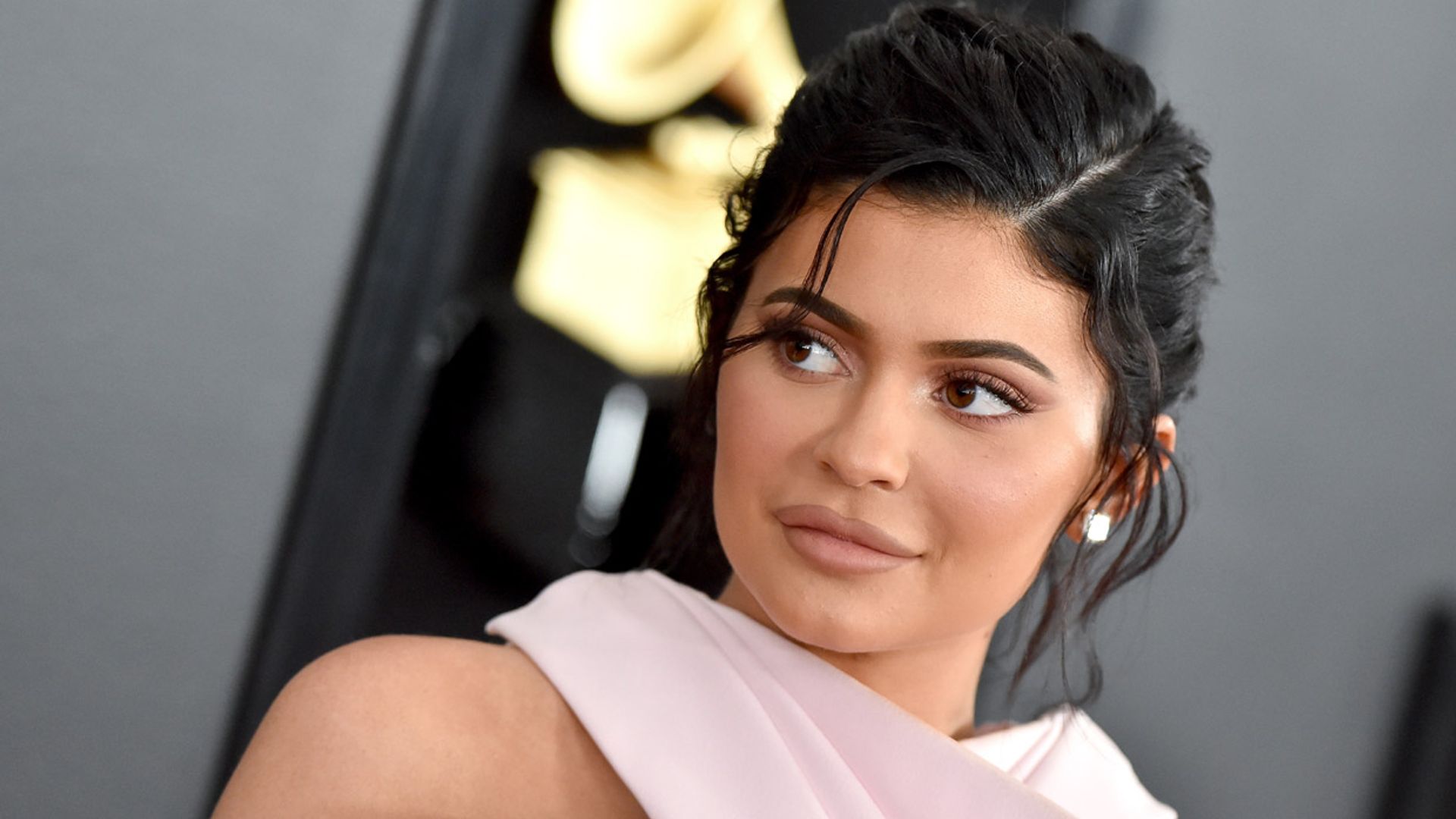 Kylie Jenner también se rinde a la manicura de moda en verano