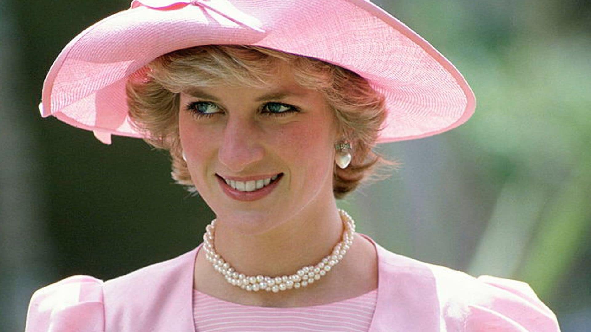 Recrea paso a paso el maquillaje de la princesa Diana, ¡te decimos cómo!