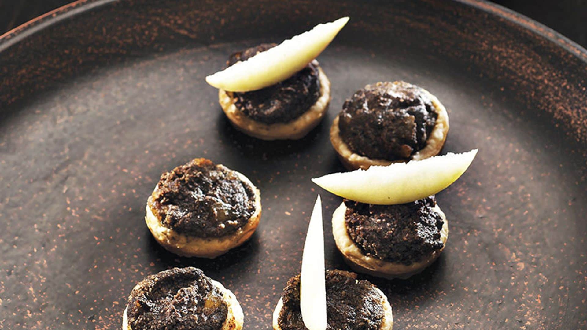 Tartaletas de morcilla con compota de manzana