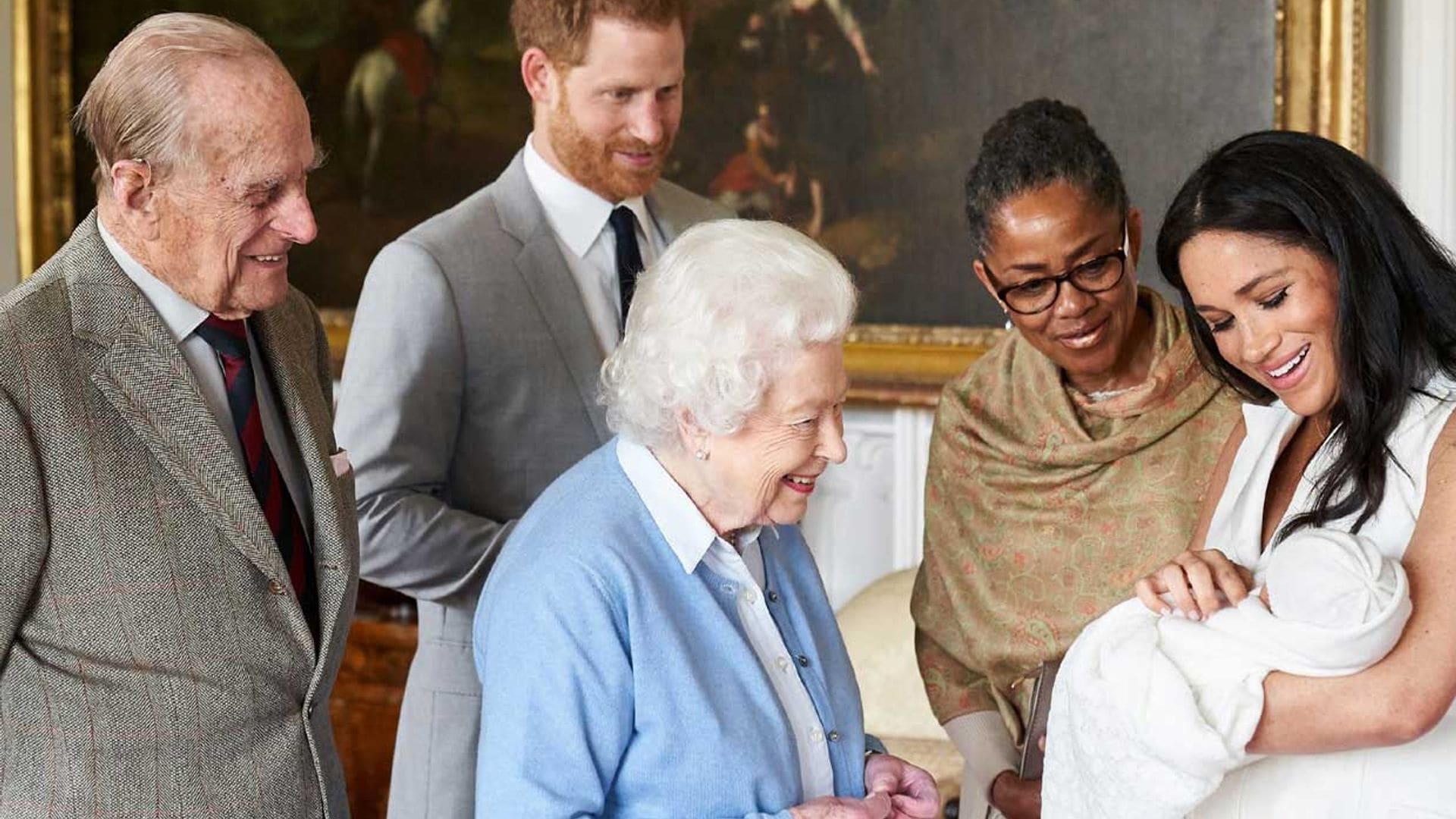 Isabel II conocerá a su bisnieta Lilibet y Carlos a su nieta un año después