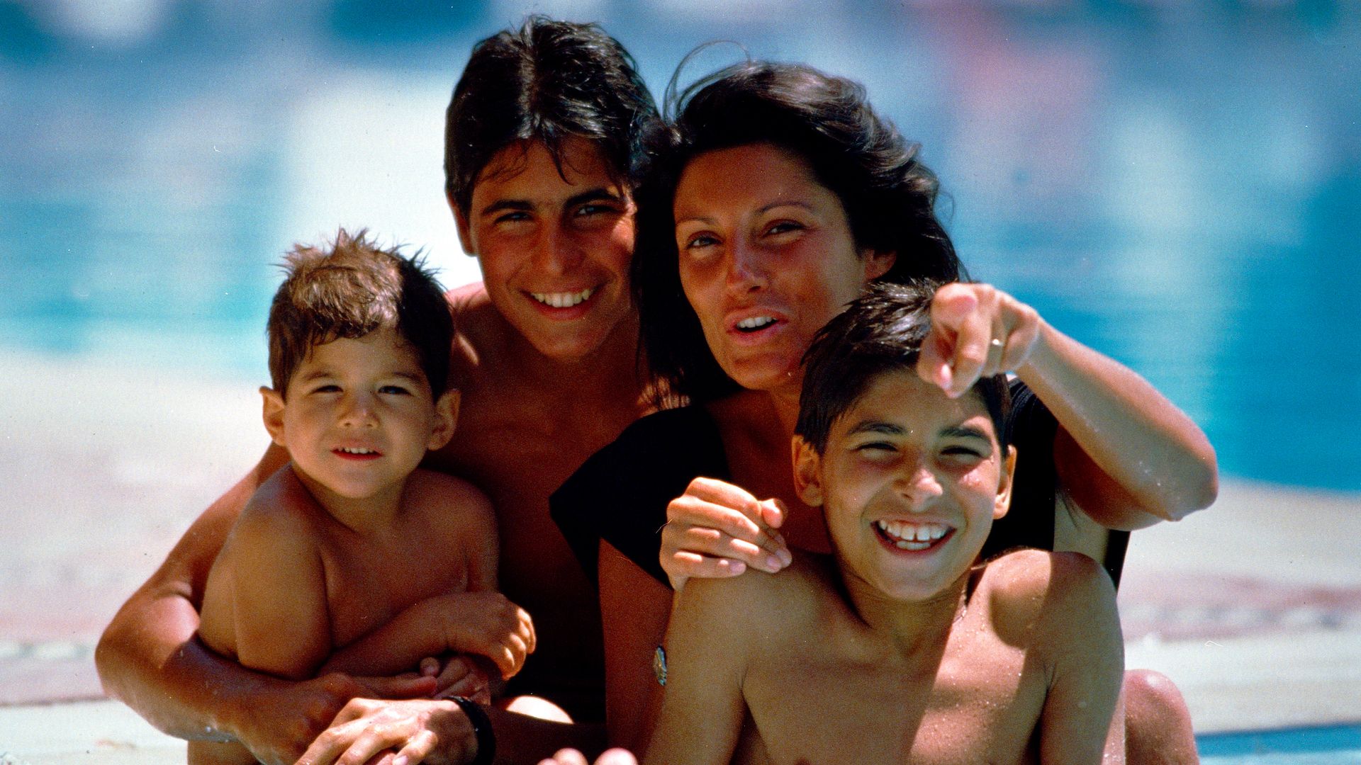 Carmen Ordóñez con sus tres hijos Francisco, Cayetano y Julián