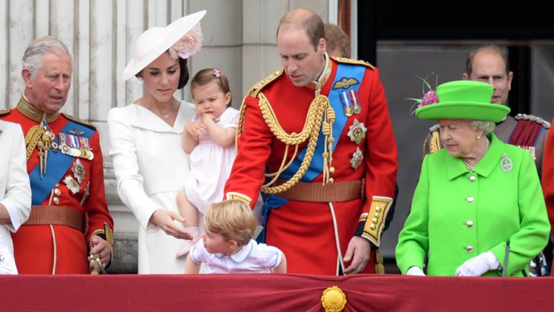 Guillermo de Inglaterra se gana una 'regañina de abuela' en el 'Trooping the colour', y nosotros no podemos parar de reír