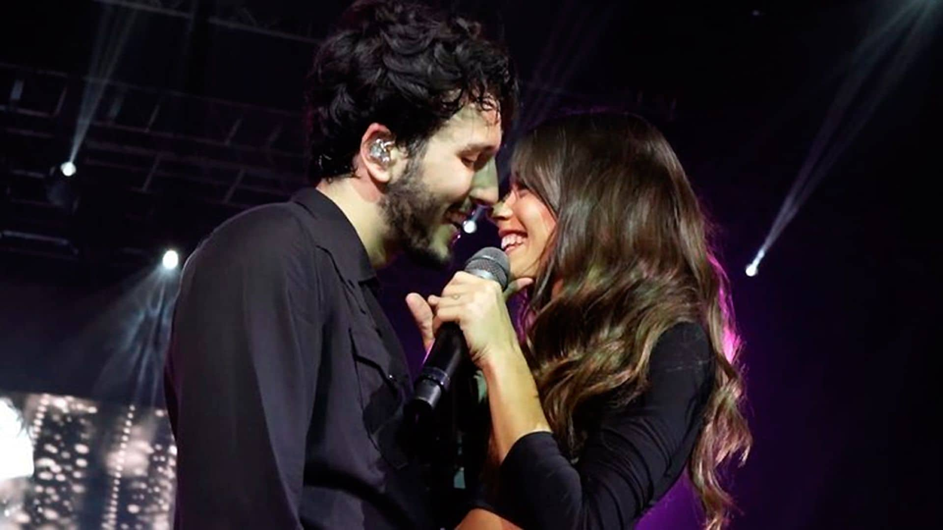 Entre besos, Sebastián Yatra y Tini Stoessel ensayan una romántica presentación para Premios Juventud