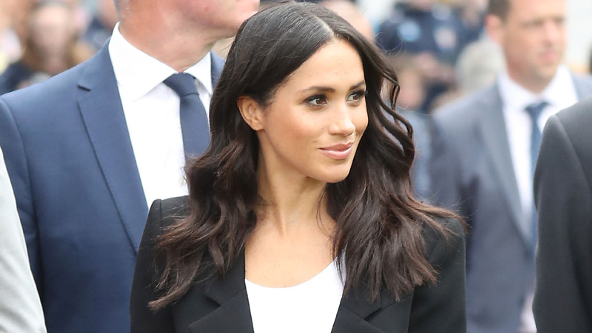 Meghan Markle en su primer récord: 6 looks en 48 horas