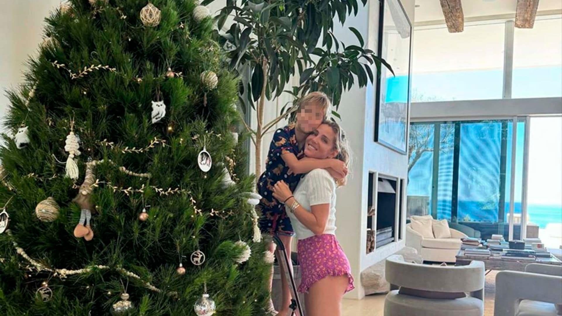 Ya es Navidad en casa de Elsa Pataky: este es el impresionante árbol que ha montado con sus hijos y su sobrina