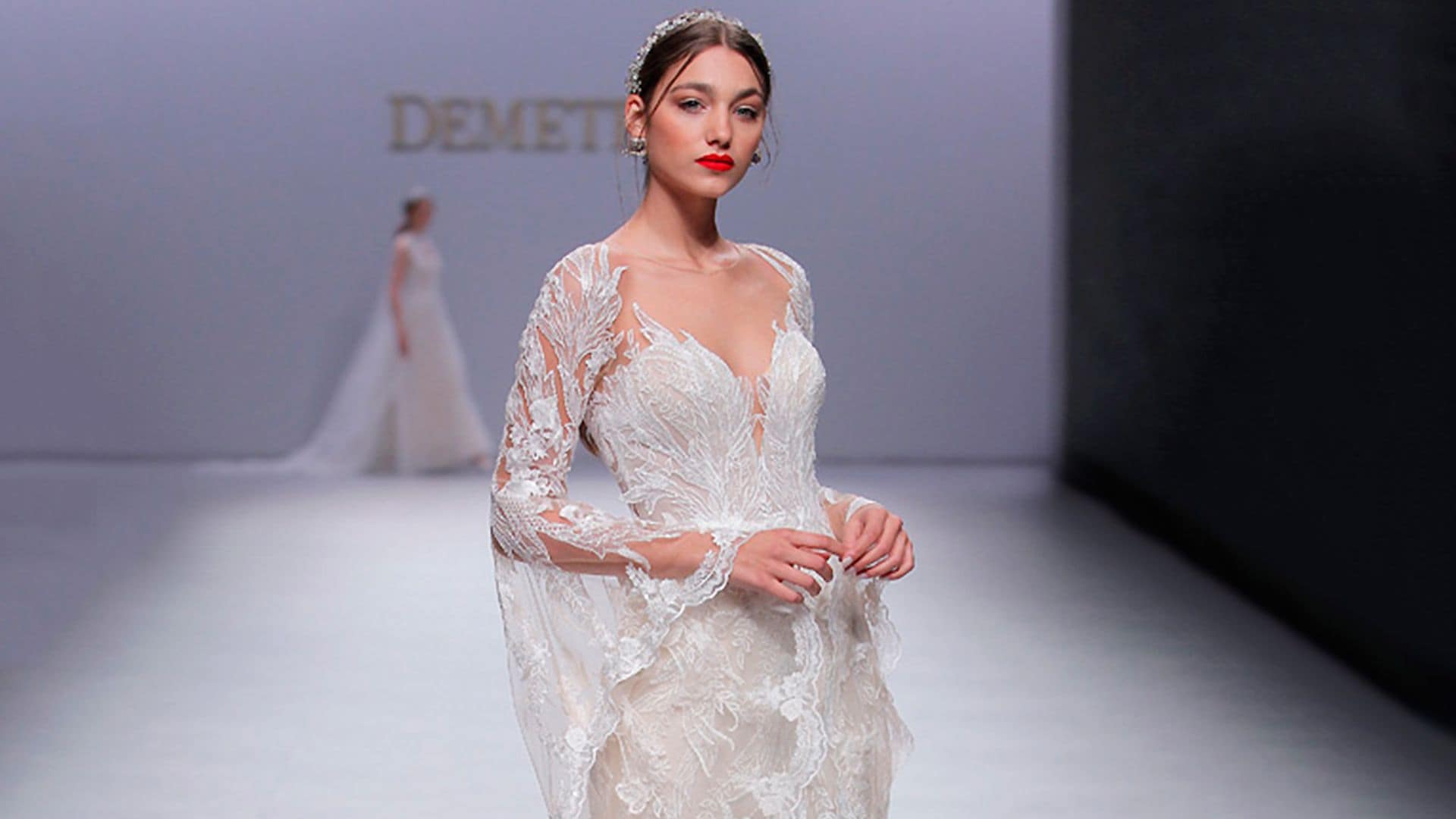 Cortes clásicos y labios rojos: los vestidos para las novias más nostálgicas son de Demetrios