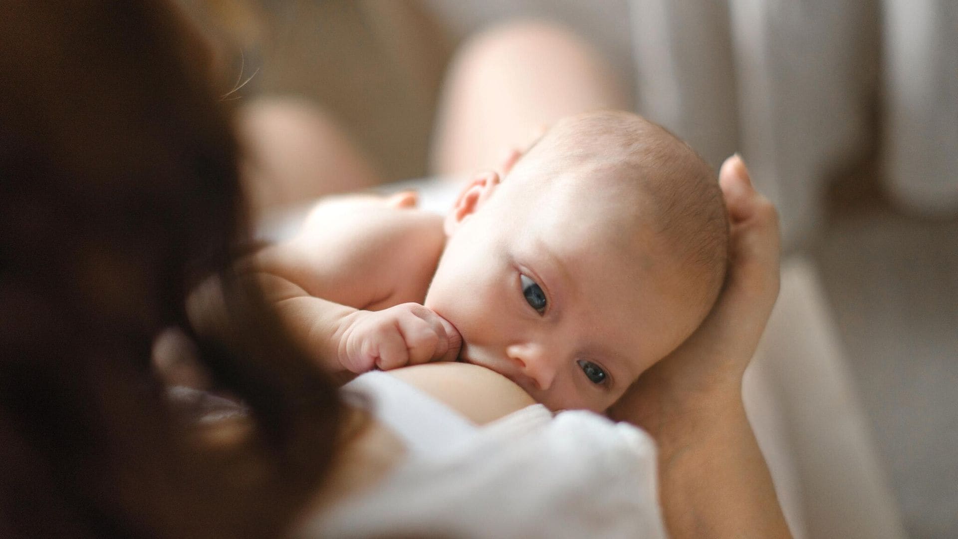 ‘¿Cómo saber si mi bebé está tomando suficiente leche?’