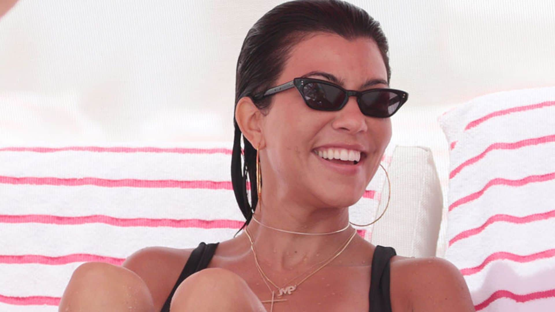 Kourtney Kardashian enamora en Instagram con su bikini 'off the shoulder'