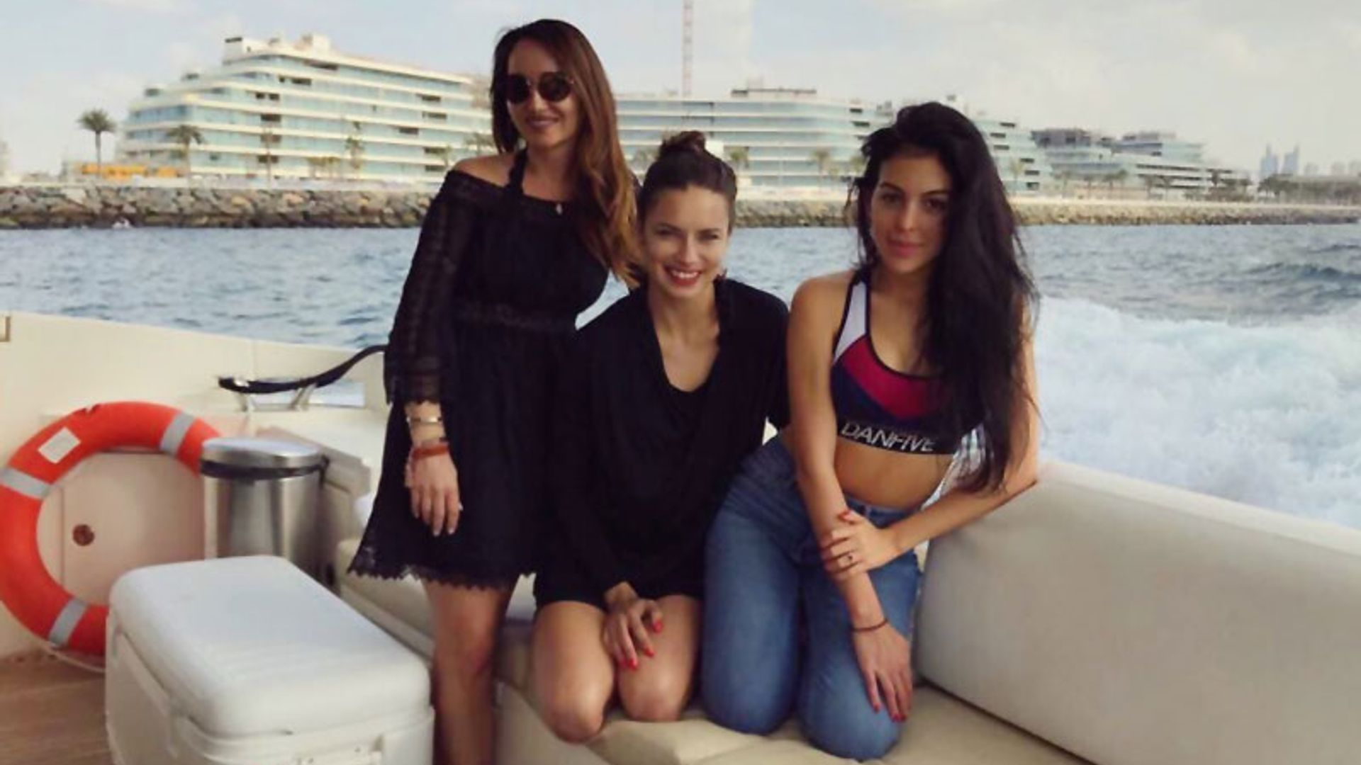 Georgina Rodríguez de 'tour' por Dubai con Adriana Lima