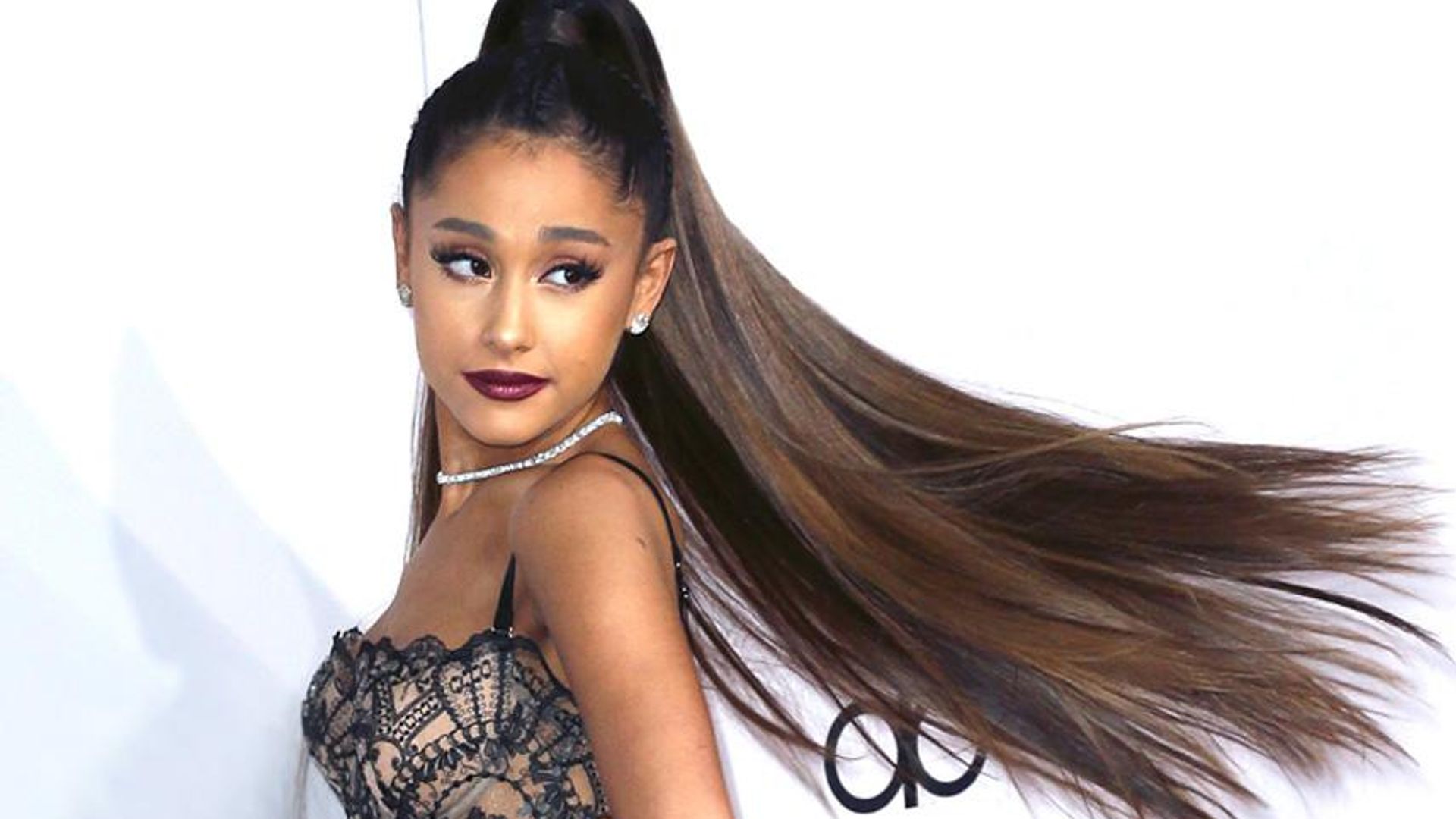 Ariana Grande muestra su melena sin extensiones, ¡y luce muy diferente!