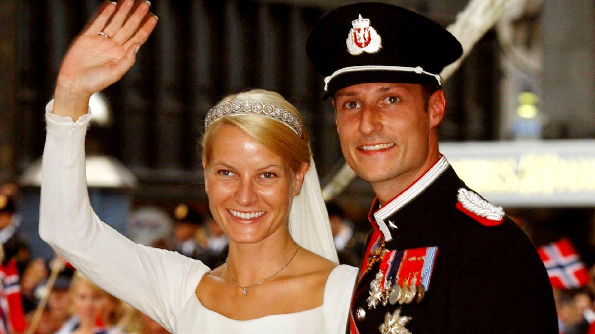 Recordamos las mejores imágenes de la boda de Haakon y Mette Marit de Noruega cuando celebran su 20 aniversario