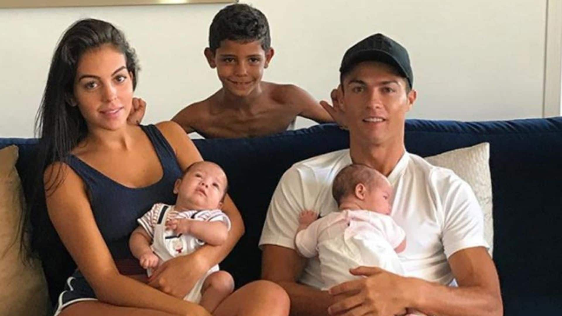 Cristiano Ronaldo comparte la primera foto de su familia al completo